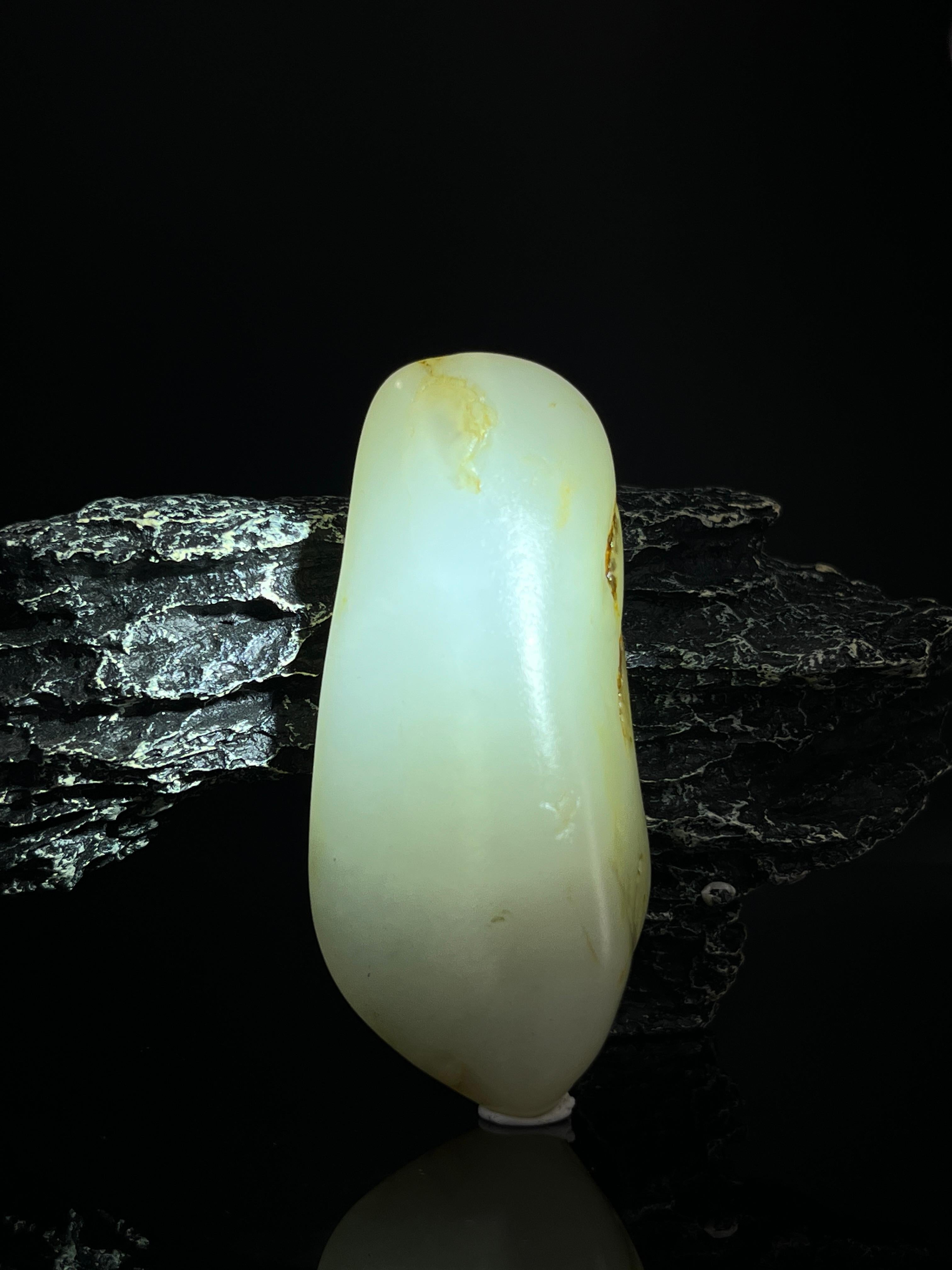 新疆和田玉暖白种籽料原石手把件（yc240416） – 添福玉器