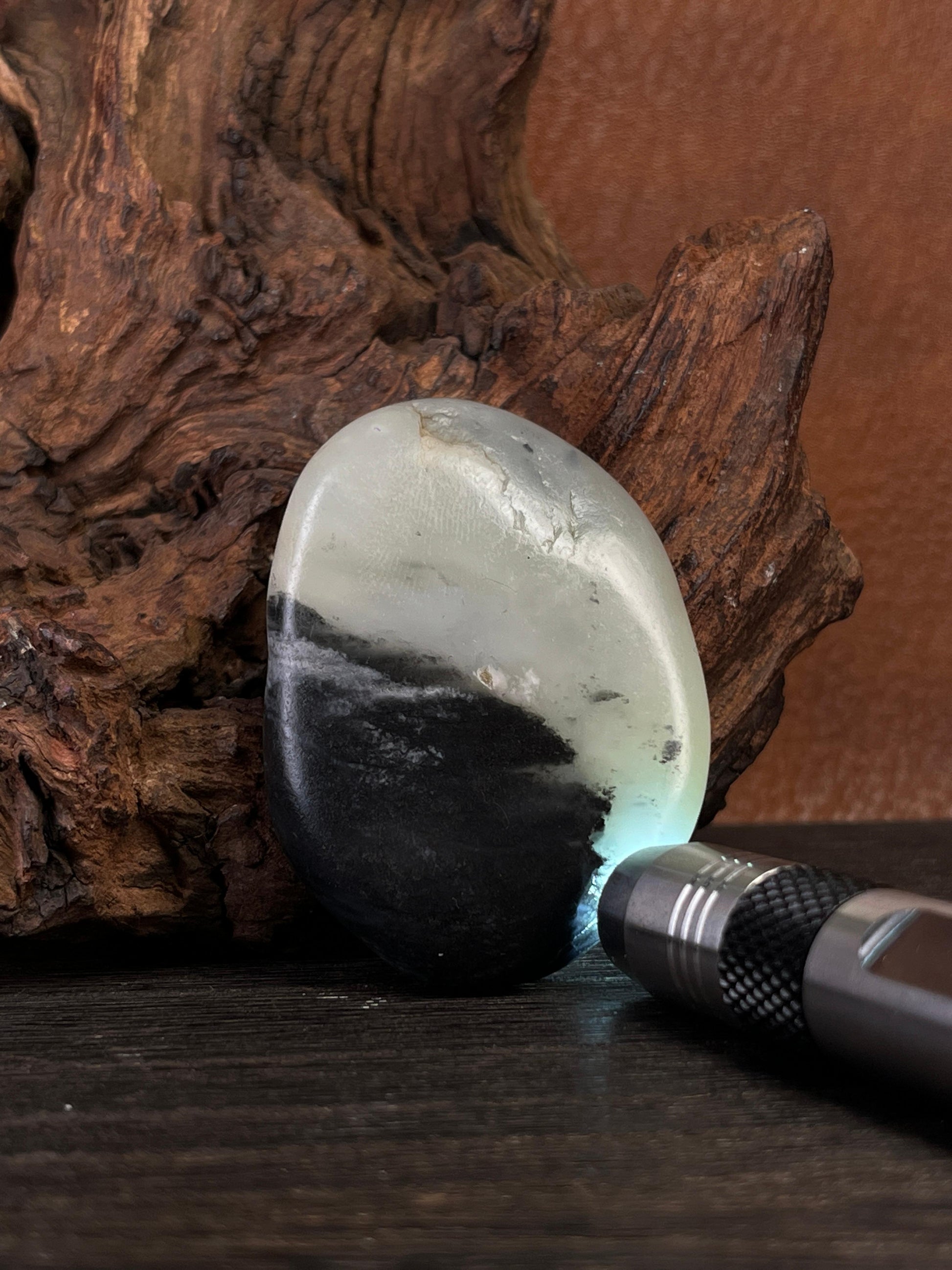 新疆和田玉青花籽料原石挂件（yc227484）