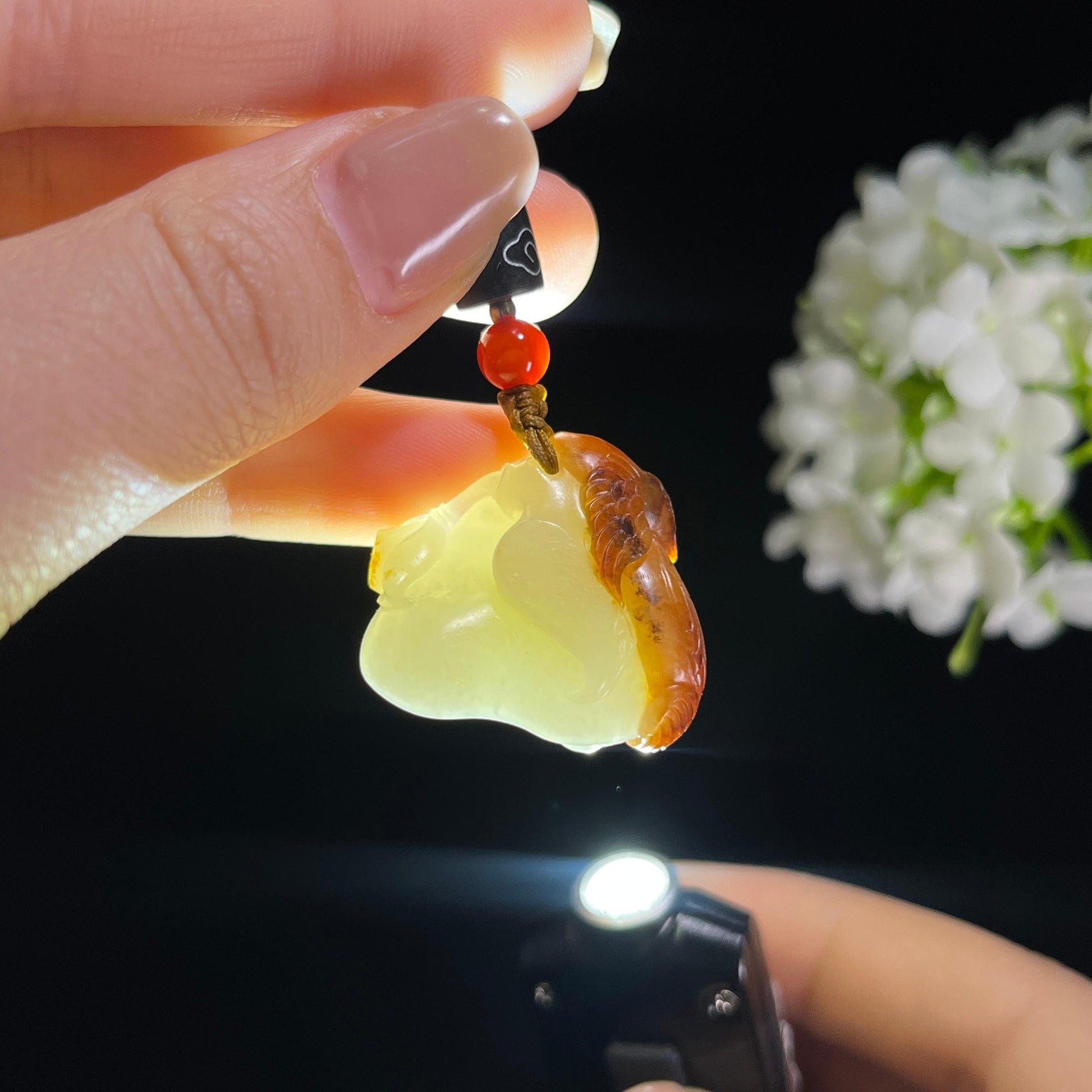 新疆天然和田玉白玉红皮籽料喜事连连俏色巧雕（yc379541）