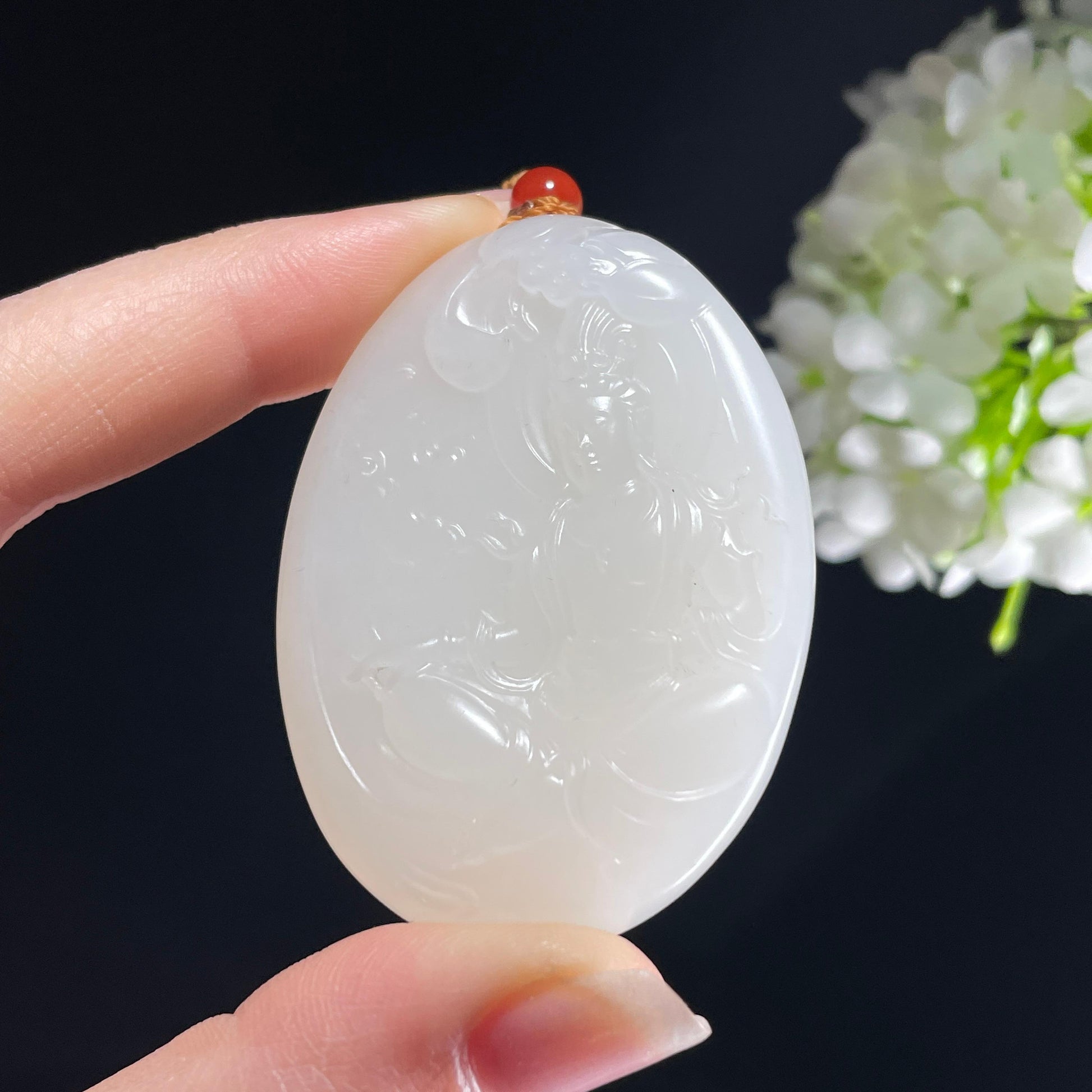 新疆天然和田玉“水月禅心”籽料观音雕刻挂件（yc389841）