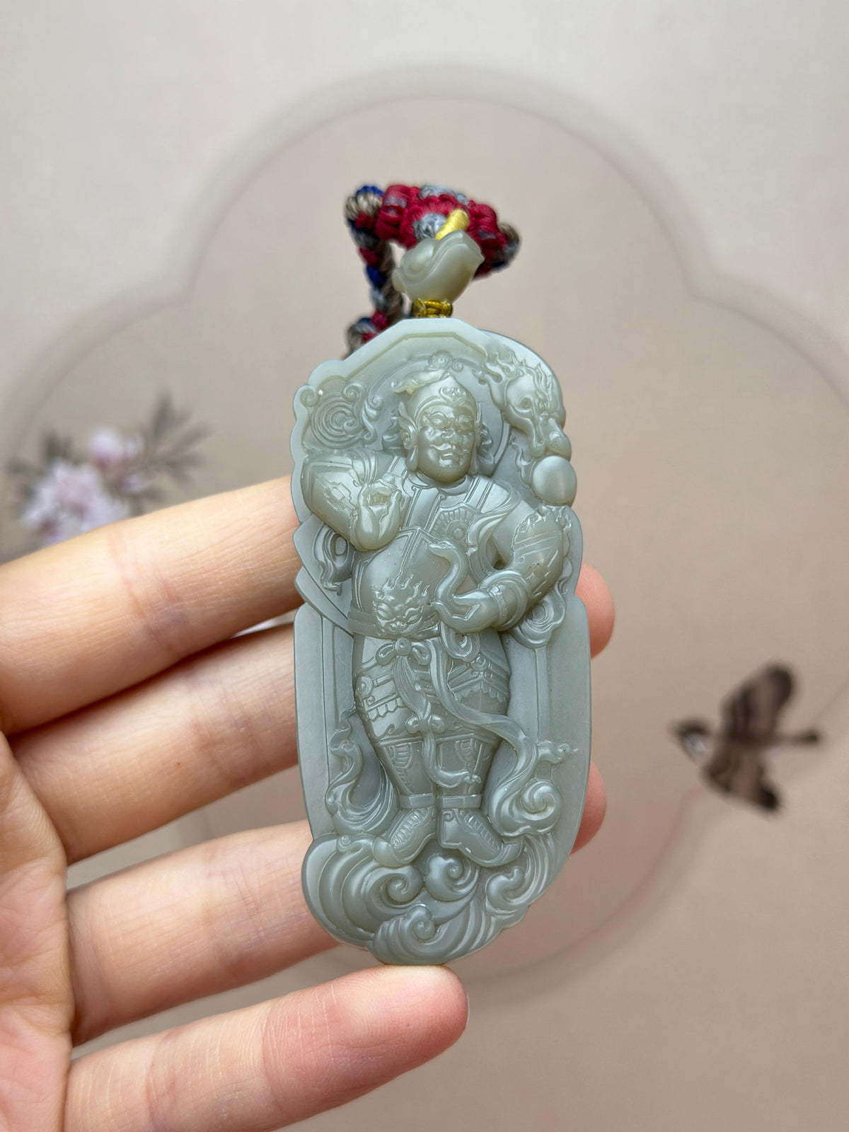 臻品新疆和田玉卡其沙枣青籽料韦驮菩萨挂件（yc765335）