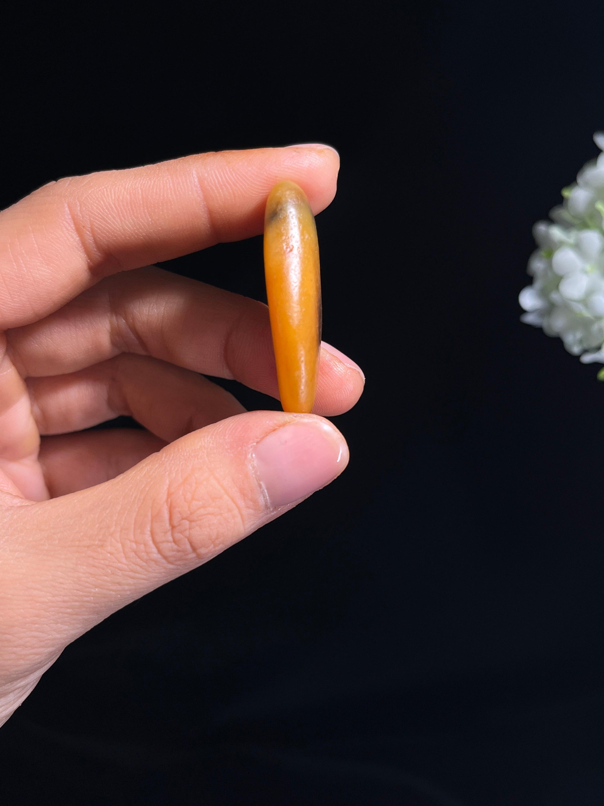 新疆天然和田玉籽料原石黄沁带黑皮挂件（yc263739）