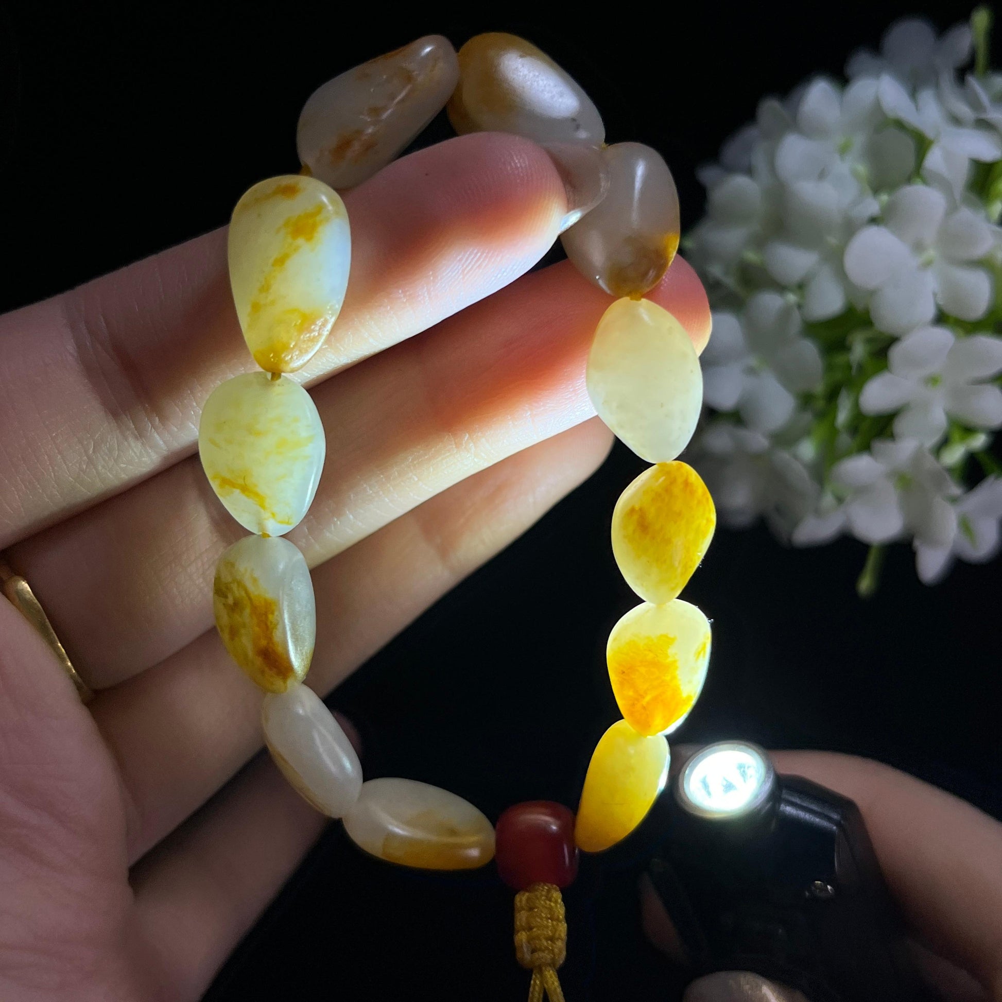 和田玉白玉洒金皮聚红皮籽料原籽手串（yc332568）