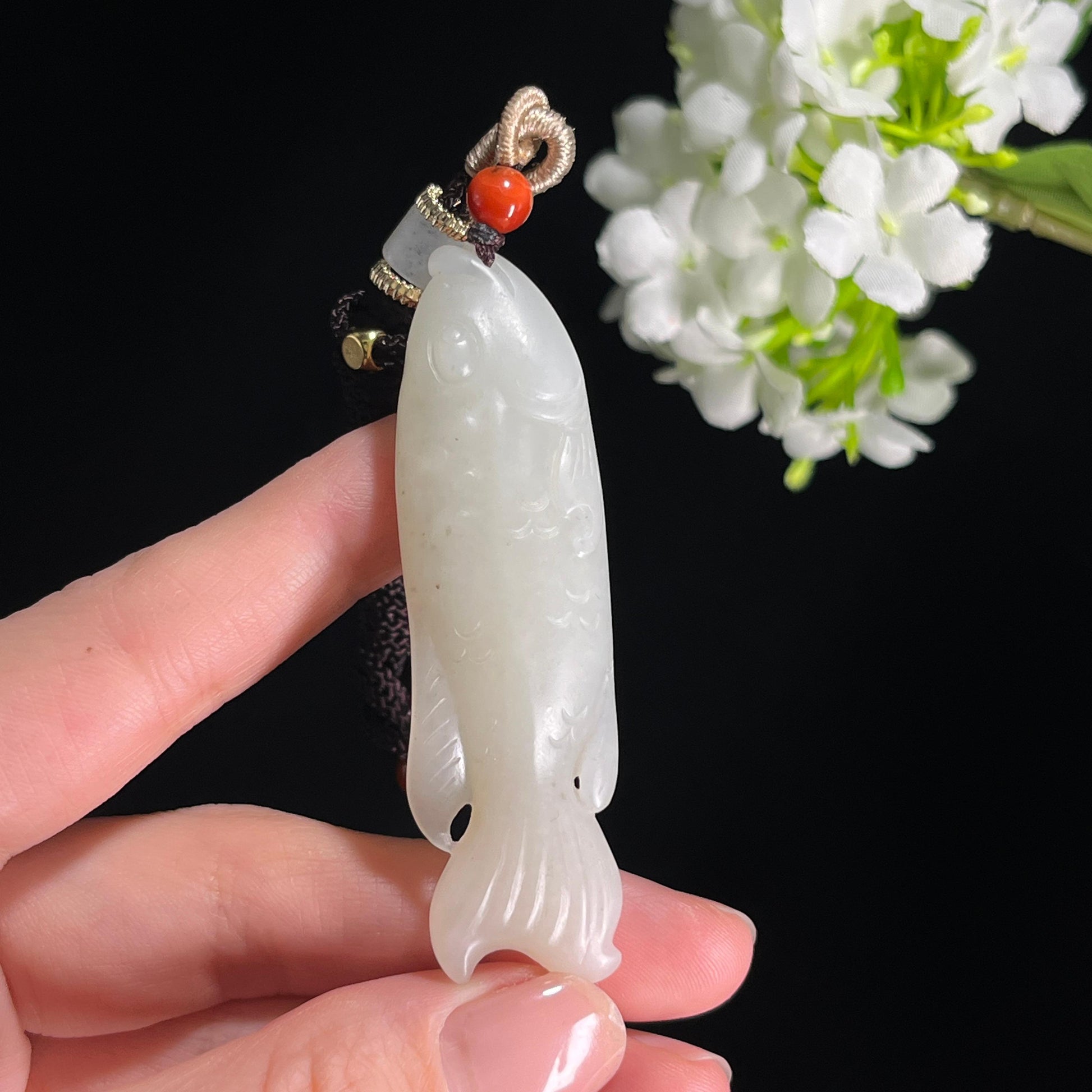 和田玉新疆料“岁岁有余”鱼雕刻挂件（yc299329）