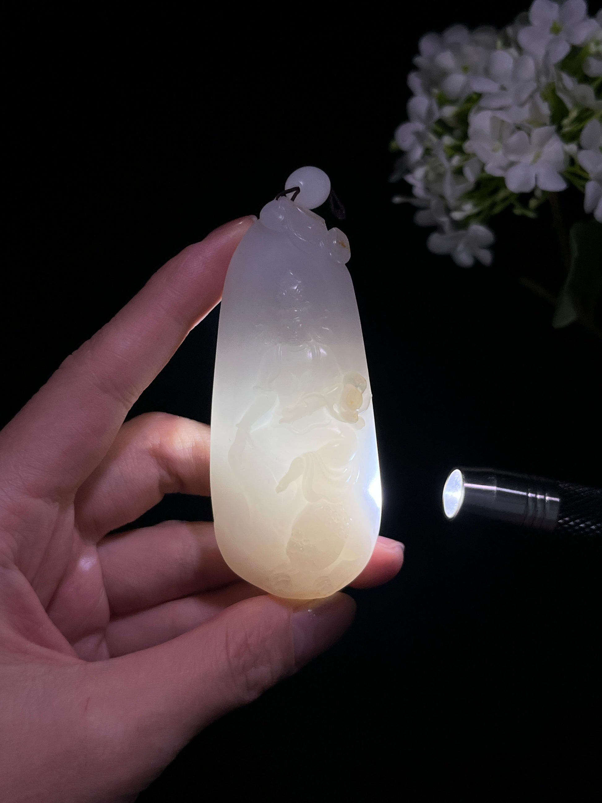 和田玉籽料雕刻“文殊菩萨”带洒金皮挂件（yc250454）