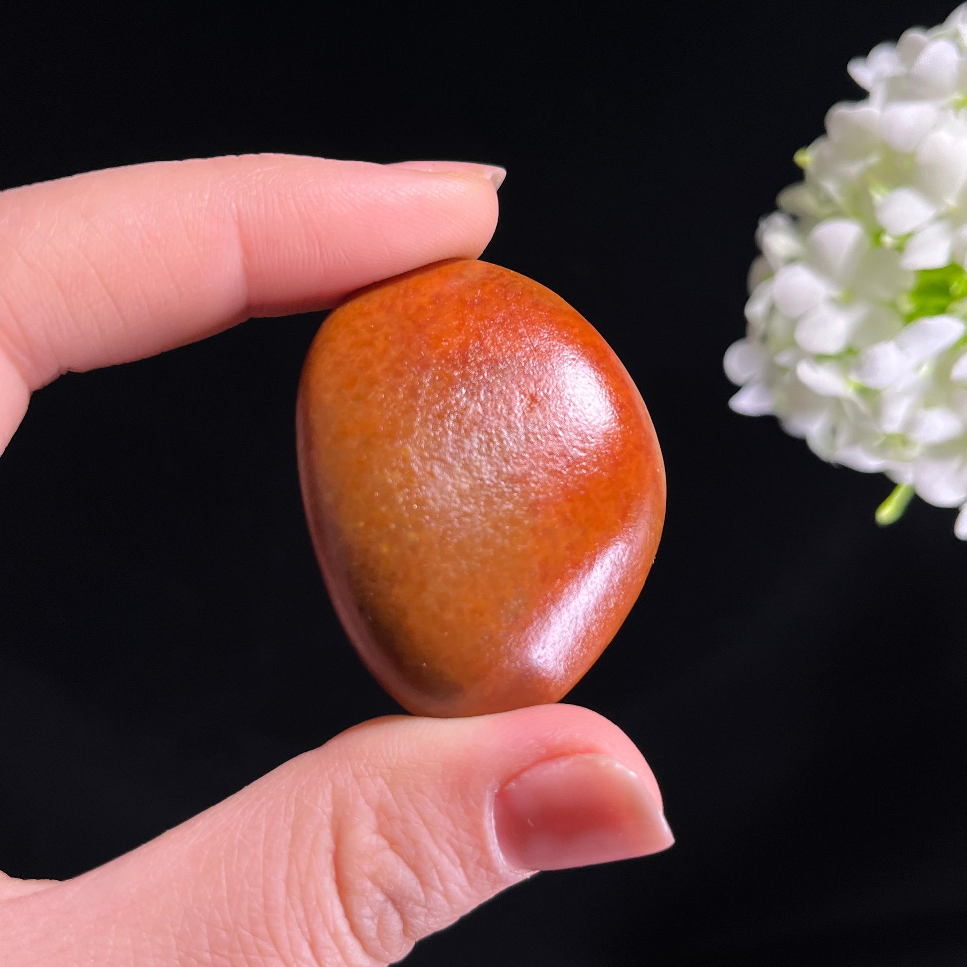 天然和田玉“红福抱玉”红沁籽料原石（yc280991）