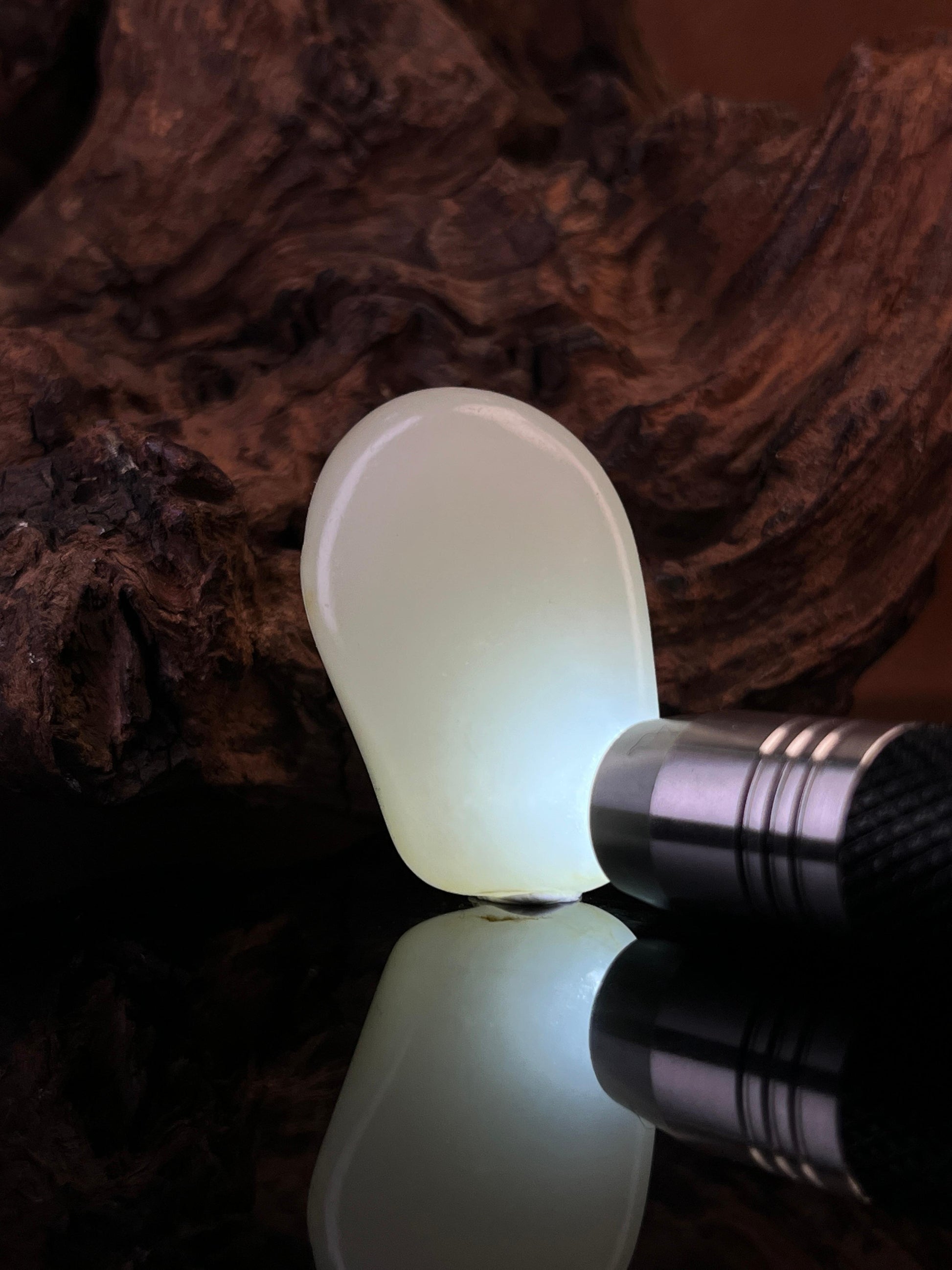 新疆和田玉光白籽料原石挂件（yc228186）