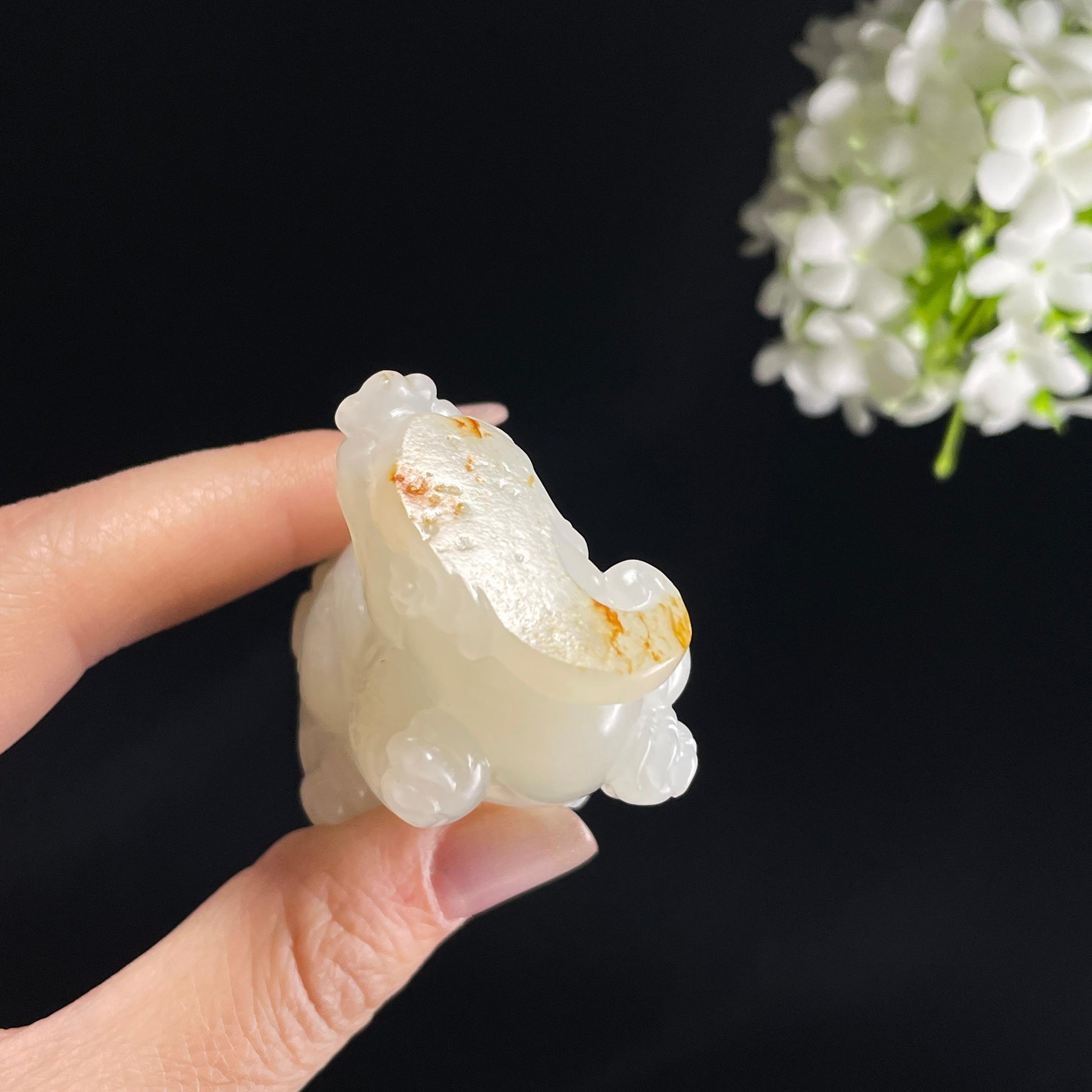 和田玉白玉红皮“赤貅纳福”籽料貔貅雕刻（yc355890）