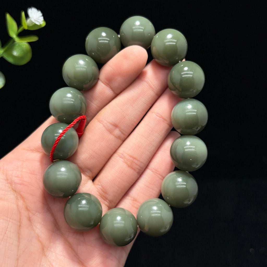 精品和田玉沙枣青大手串（yc782396）