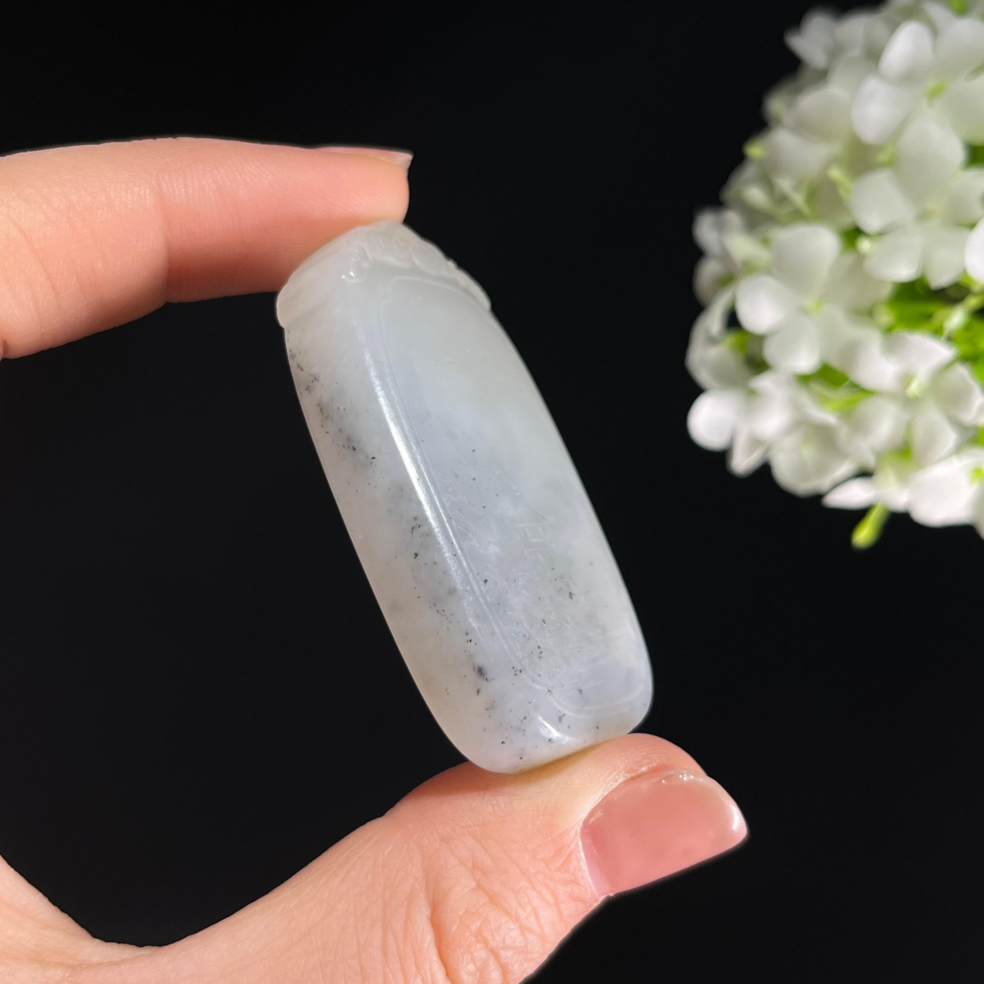 和田玉带墨青花“依山傍水”籽料雕刻挂件（yc284622）