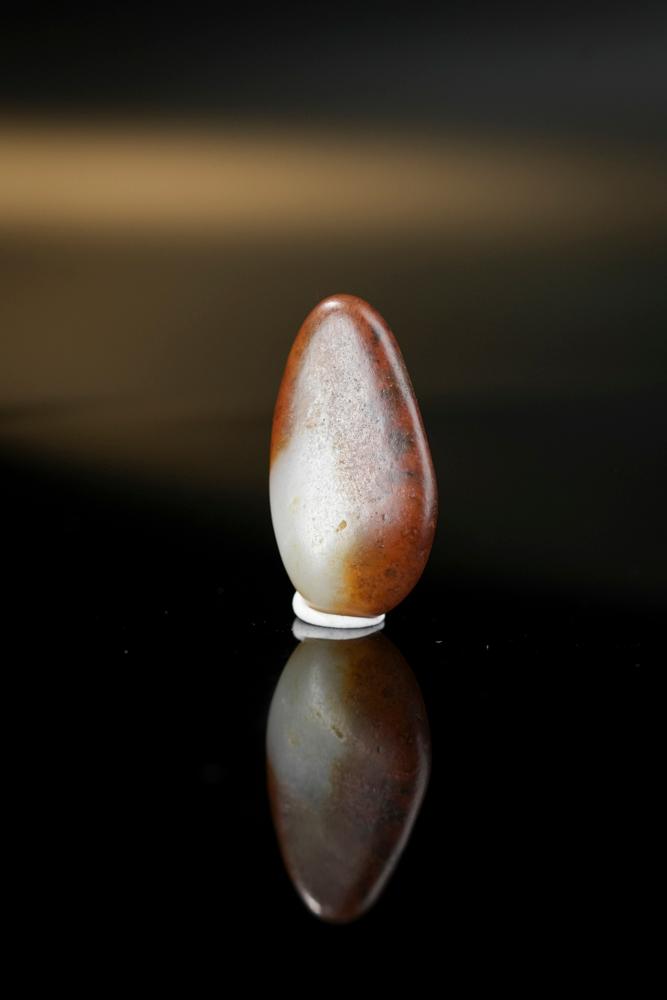 新疆天然和田玉籽料原石黑红皮挂件（yc253495）