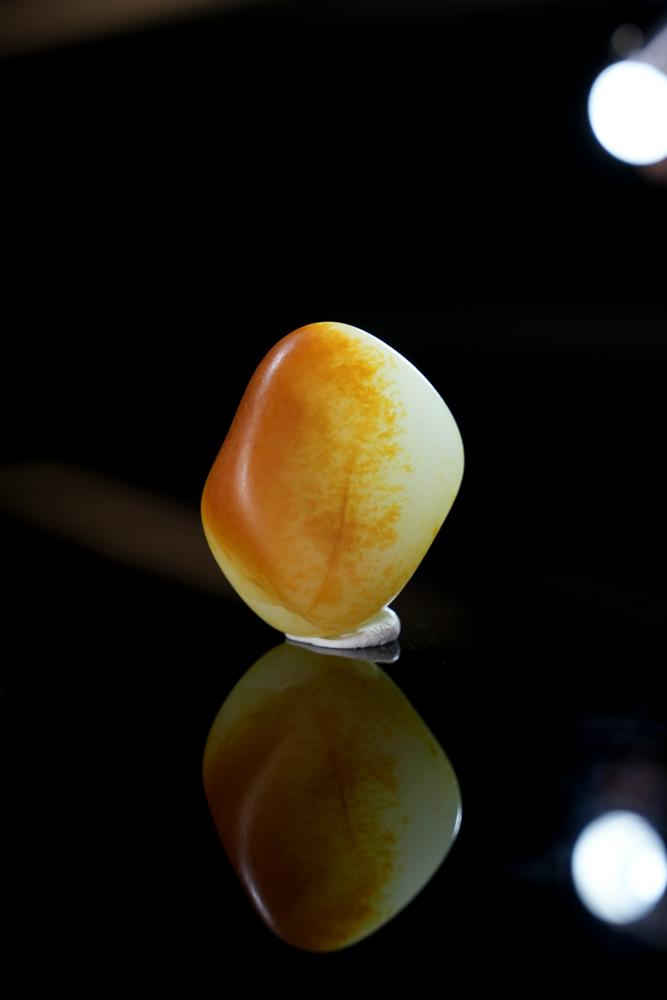 新疆天然和田玉籽料原石聚红皮挂件精品（yc234131）