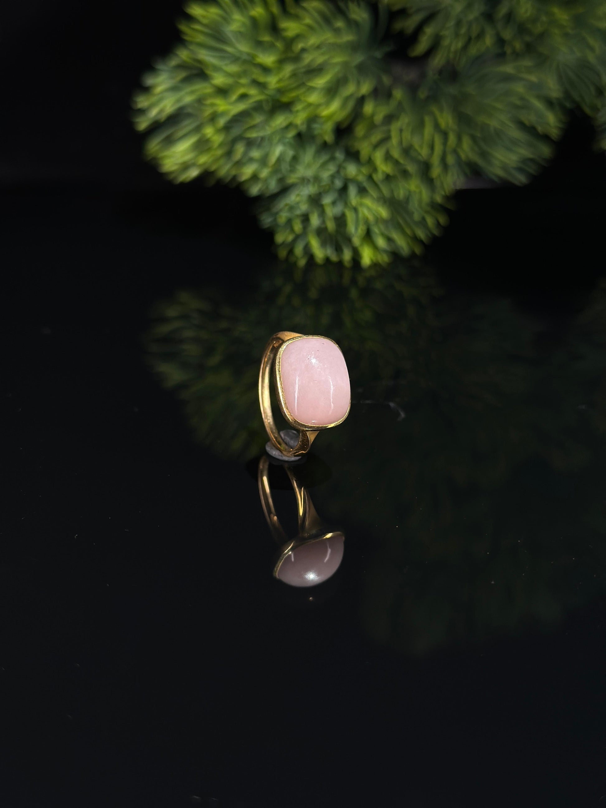 新疆和田玉精品18K金镶桃花玉籽料戒指（yc696903）