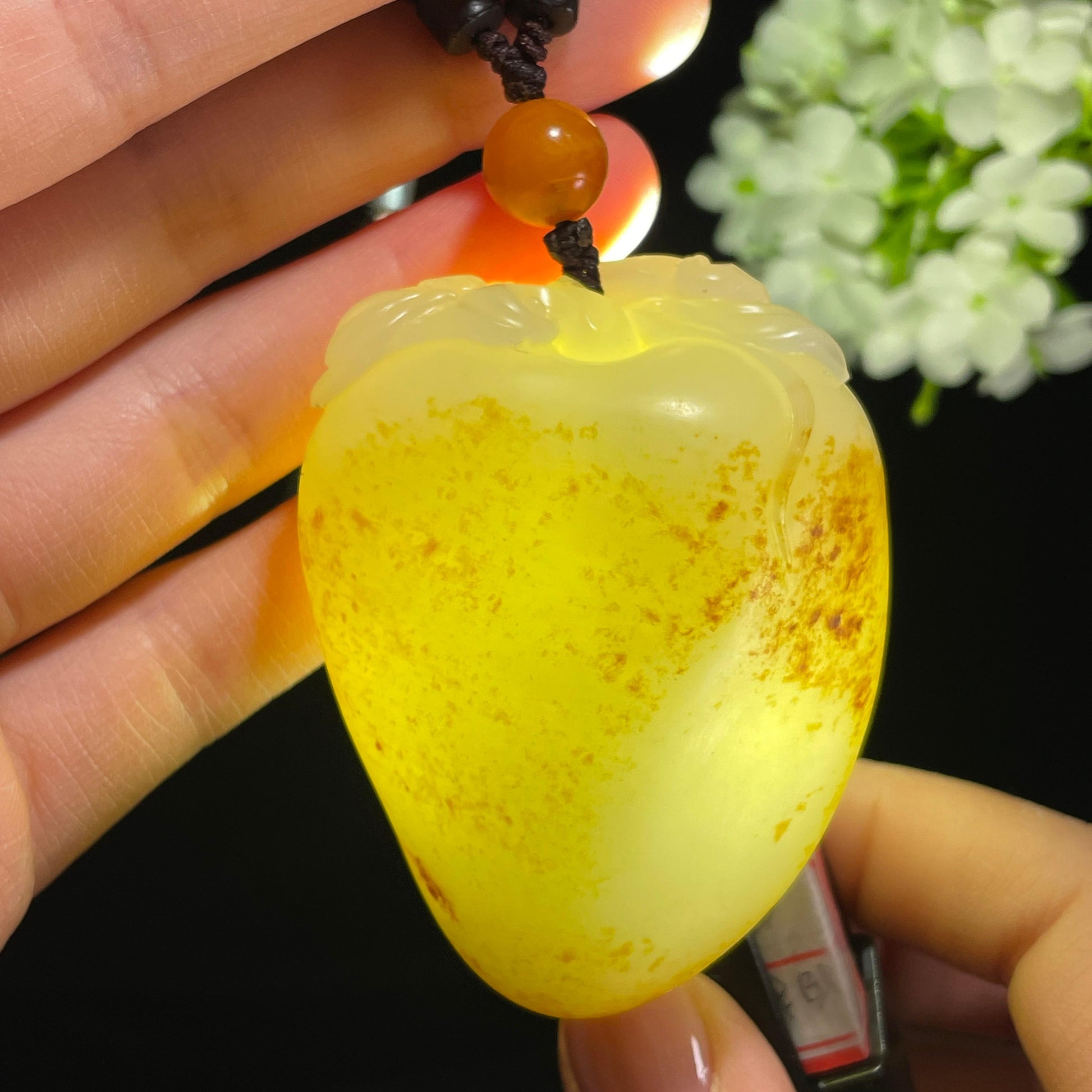 和田玉白玉洒金皮聚红皮籽料寿桃挂件（yc372848）