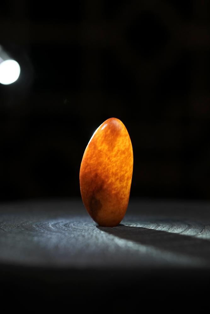 新疆和田玉红沁籽料原石挂件（yc233425）