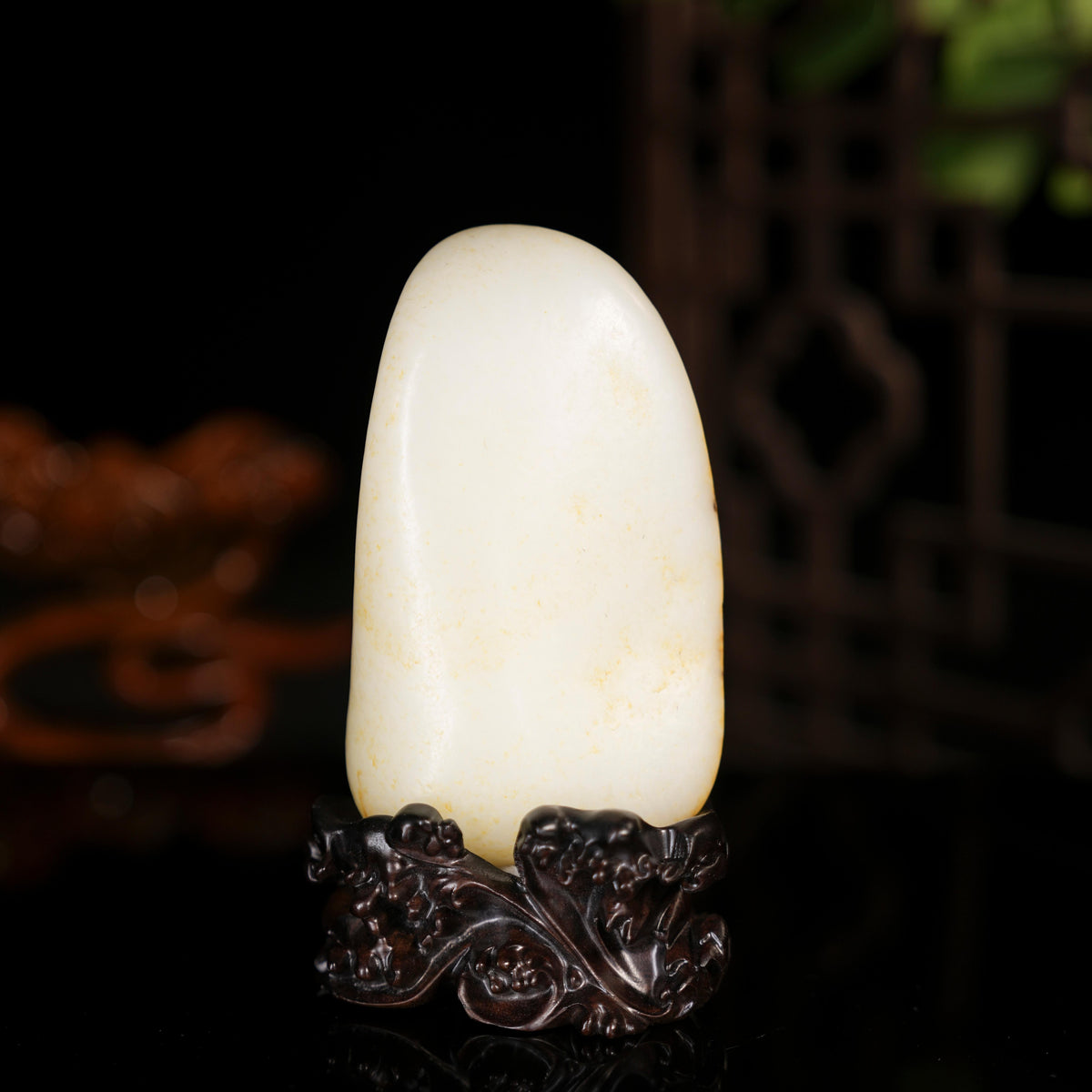 新疆和田玉“玉雪散金”一级白洒金皮籽料手把件（yc469231）