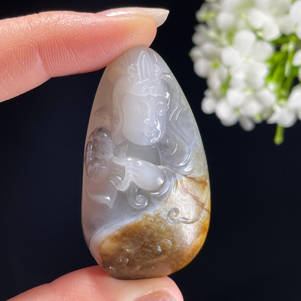 和田玉青花籽料秋梨皮“莲开福至”观音雕刻挂件（yc325652）