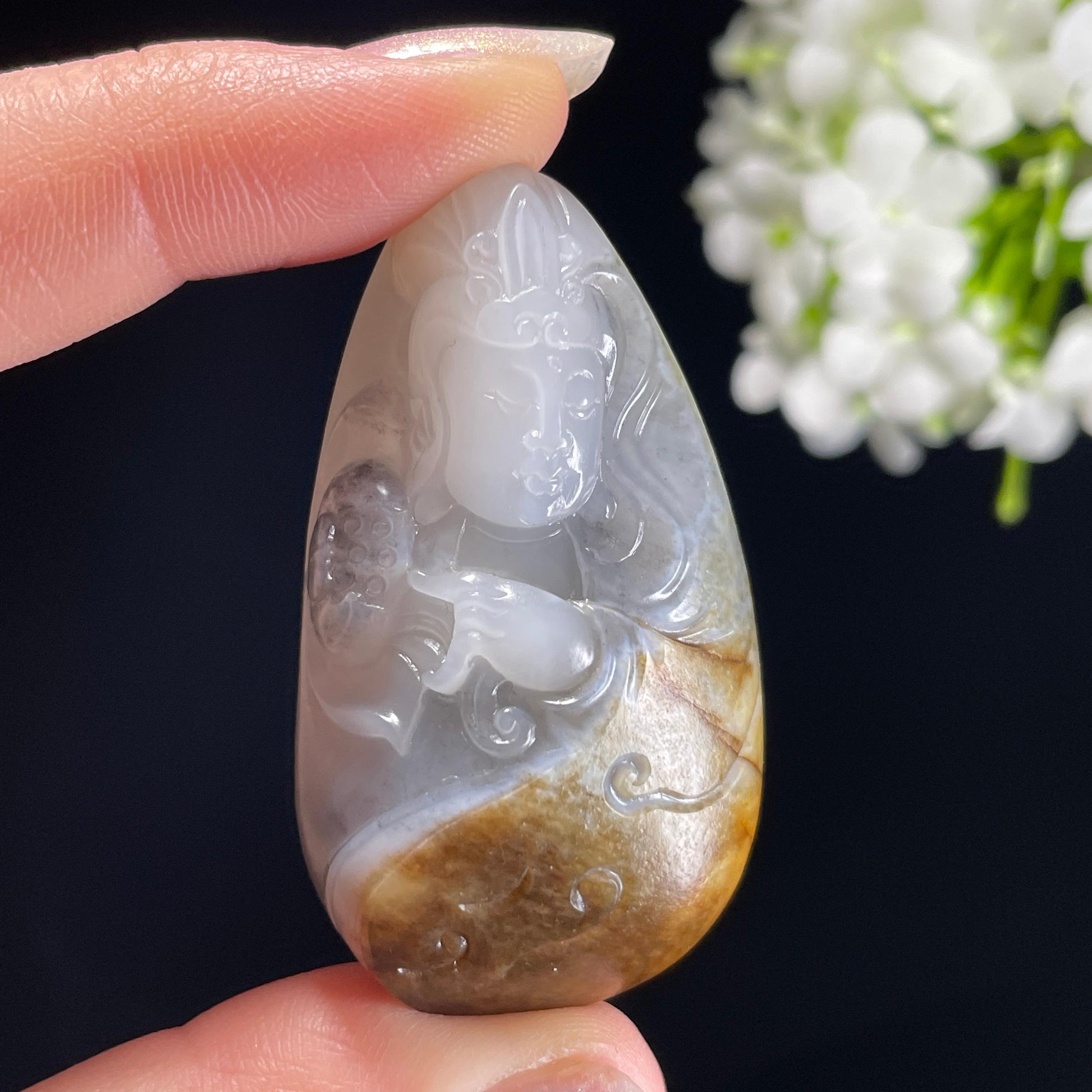 和田玉青花籽料秋梨皮“莲开福至”观音雕刻挂件（yc325652）