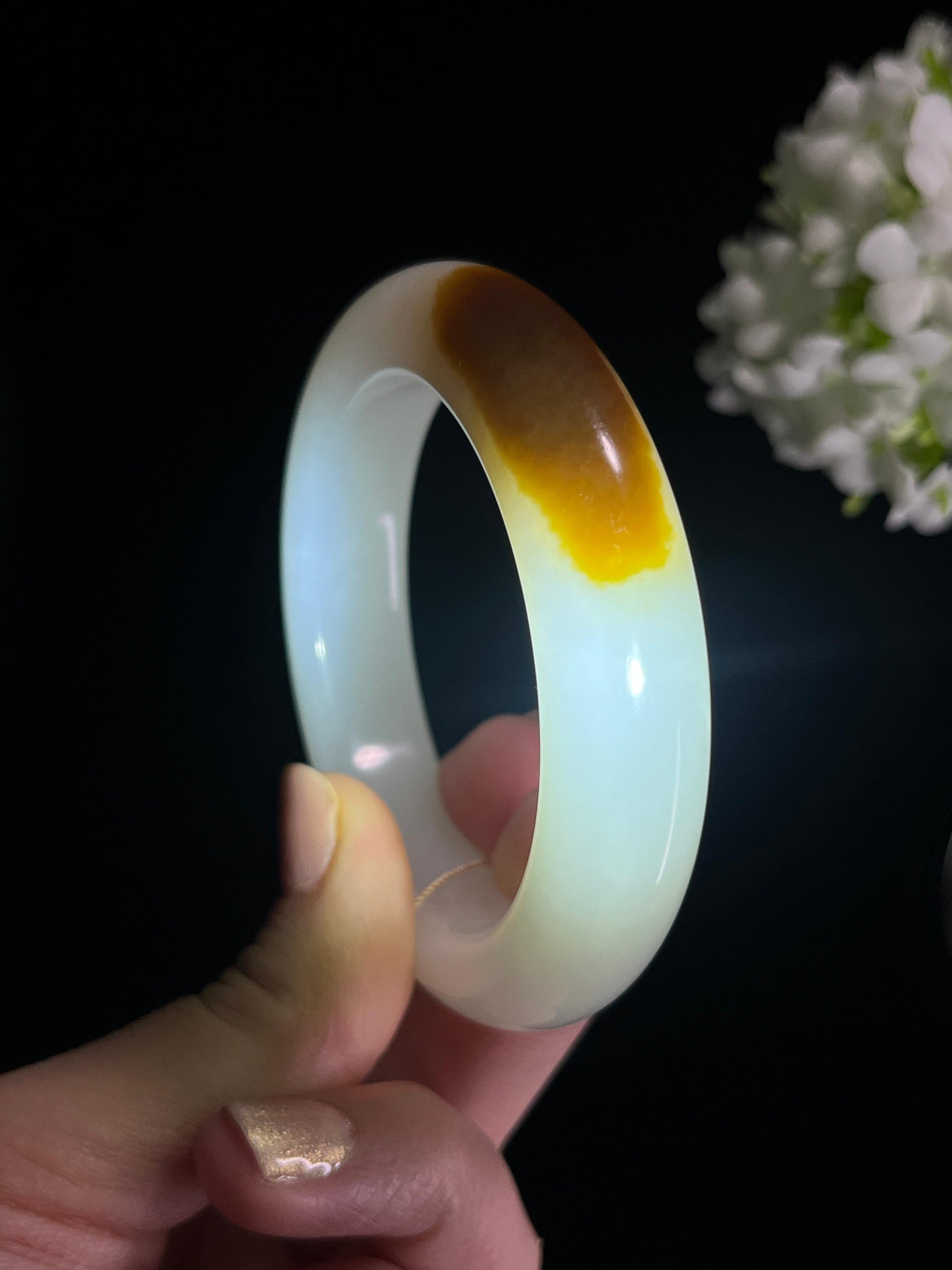 新疆天然和田玉“暖珀凝霜”且末糖白收藏级手镯（卡57）（yc278448）