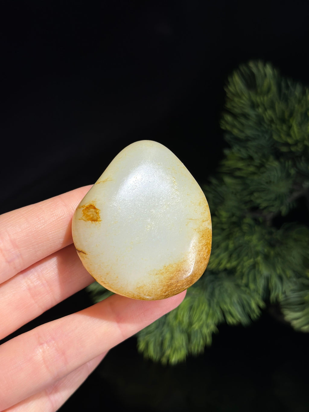 新疆和田玉秋梨皮聚黑皮臻品籽料手把件（yc495287）