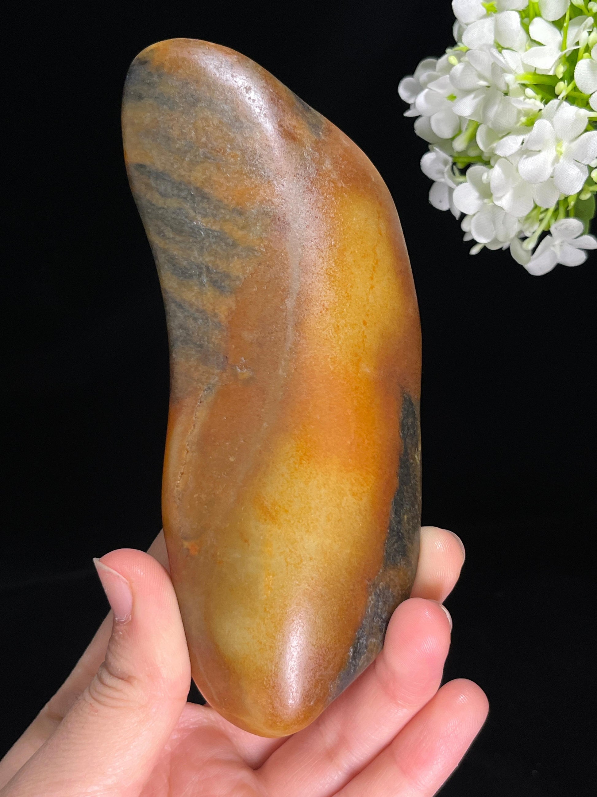 新疆和田玉三色皮特色“飞旋逐运”籽料原石（yc255461）