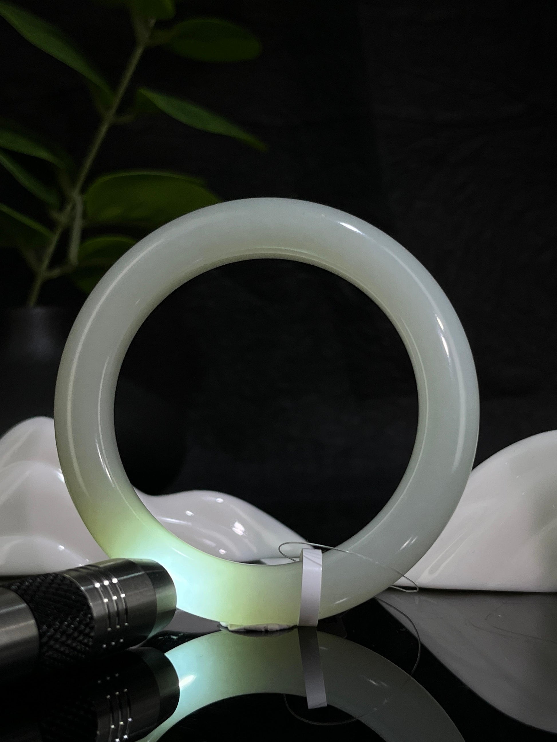 和田玉高青白手镯（52卡）（yc231975）