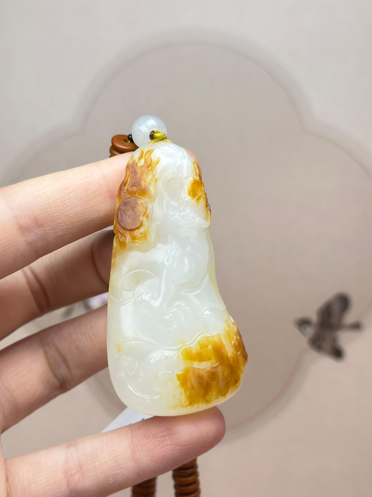 珍品新疆和田玉聚红皮白玉籽料祥龙挂件（yc765846）
