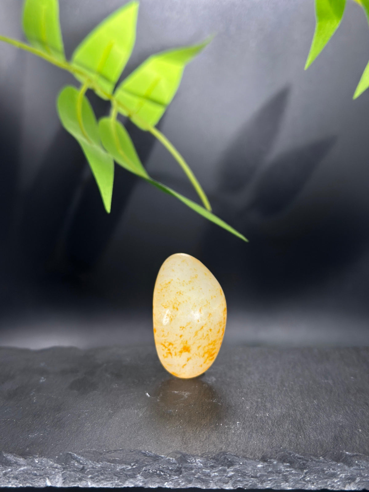 和田玉.一枚自带秋色的籽料（yc783665）