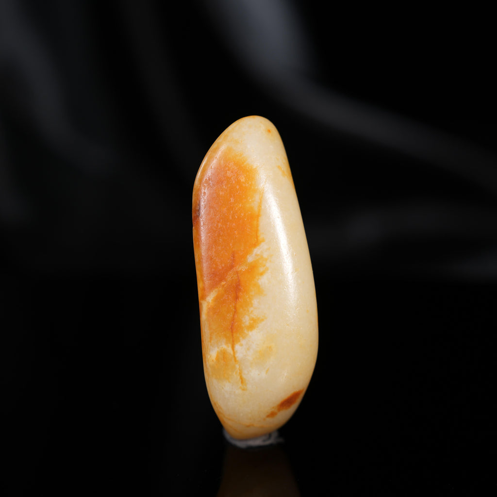 新疆和田玉“长秋藏脂”白玉聚红皮籽料（yc450393）
