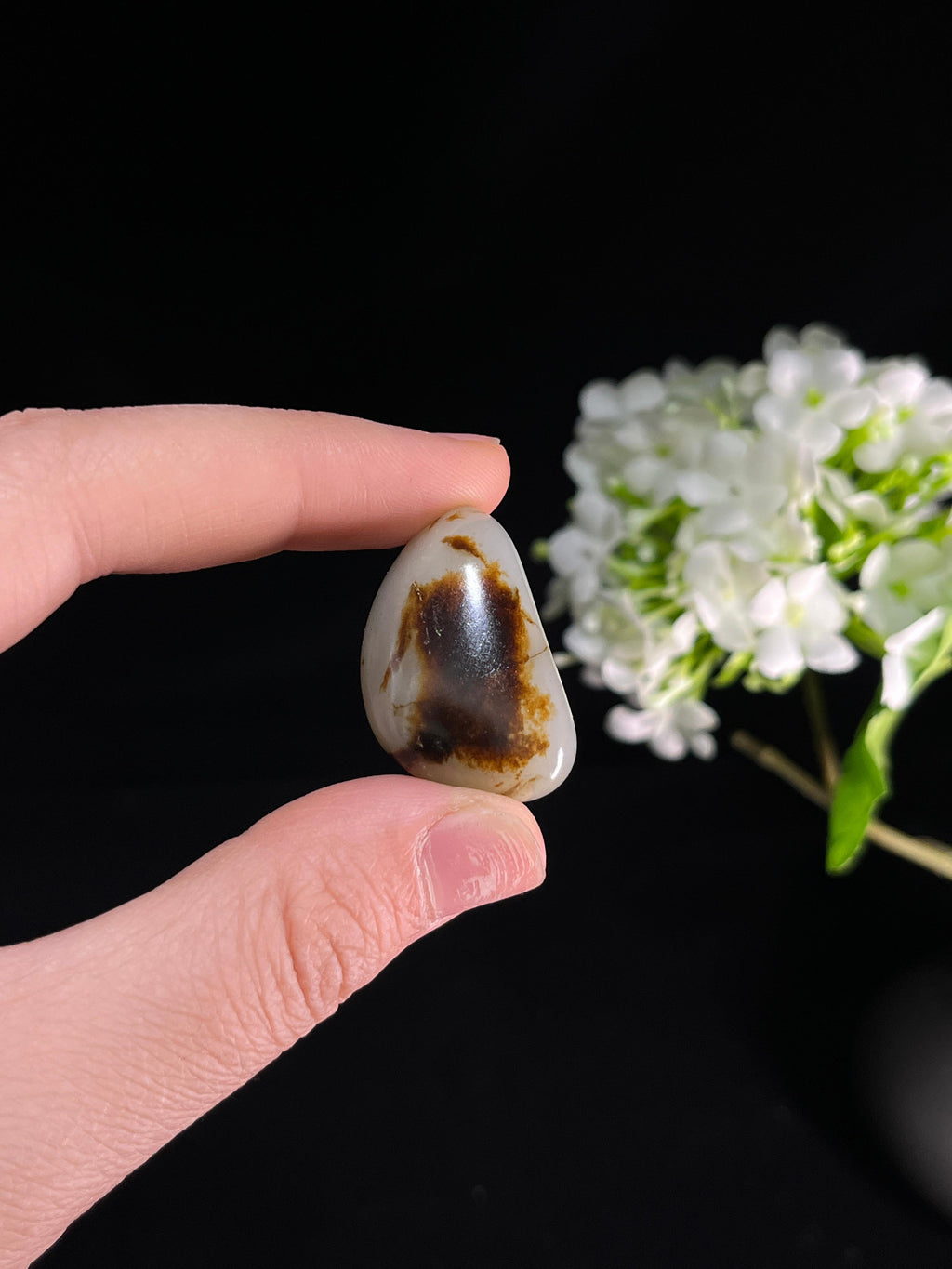 新疆和田玉精品聚黑皮籽料原石（yc251636）