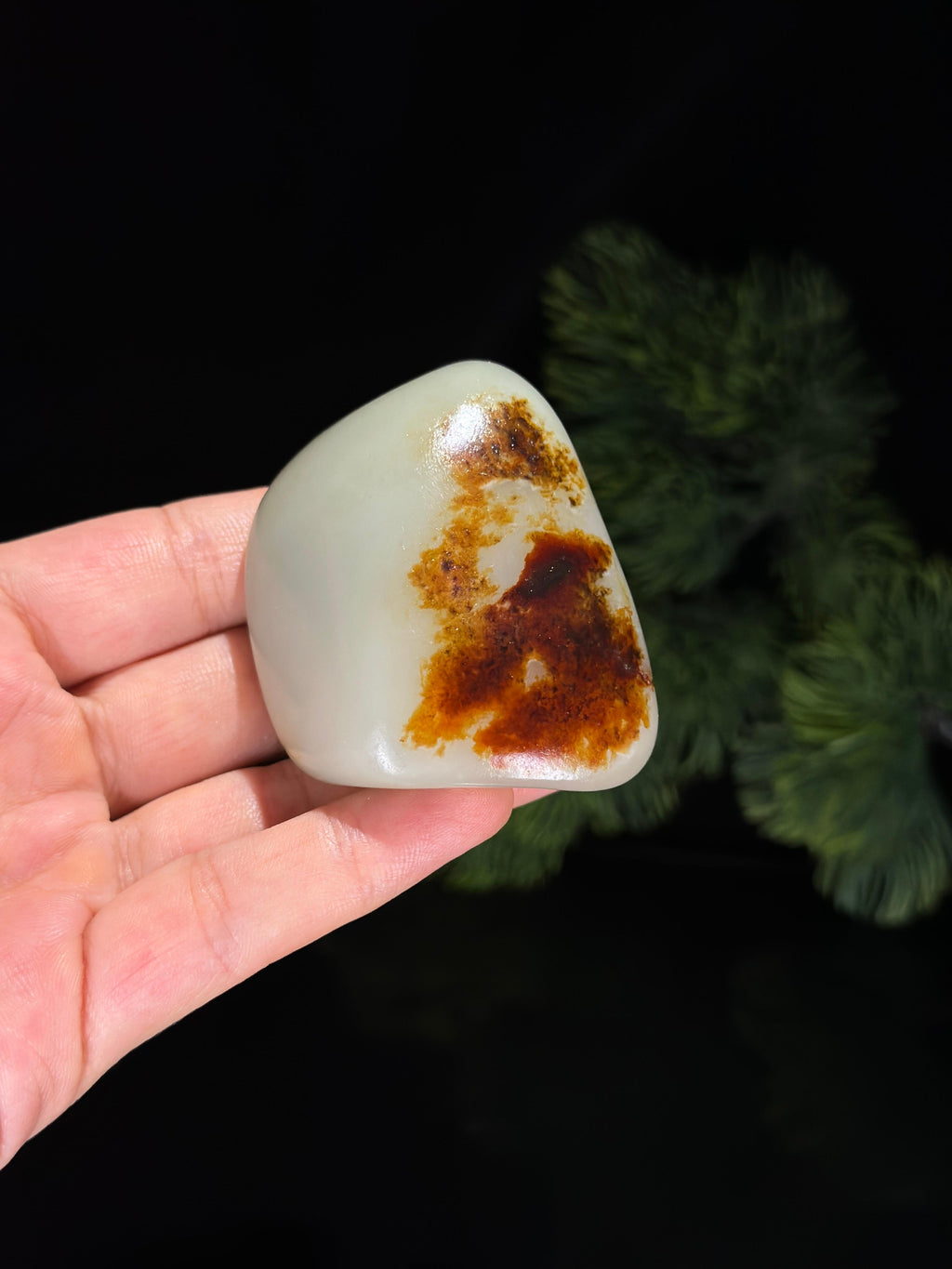 新疆和田玉白玉意境聚红皮臻品籽料手把件（yc504561）