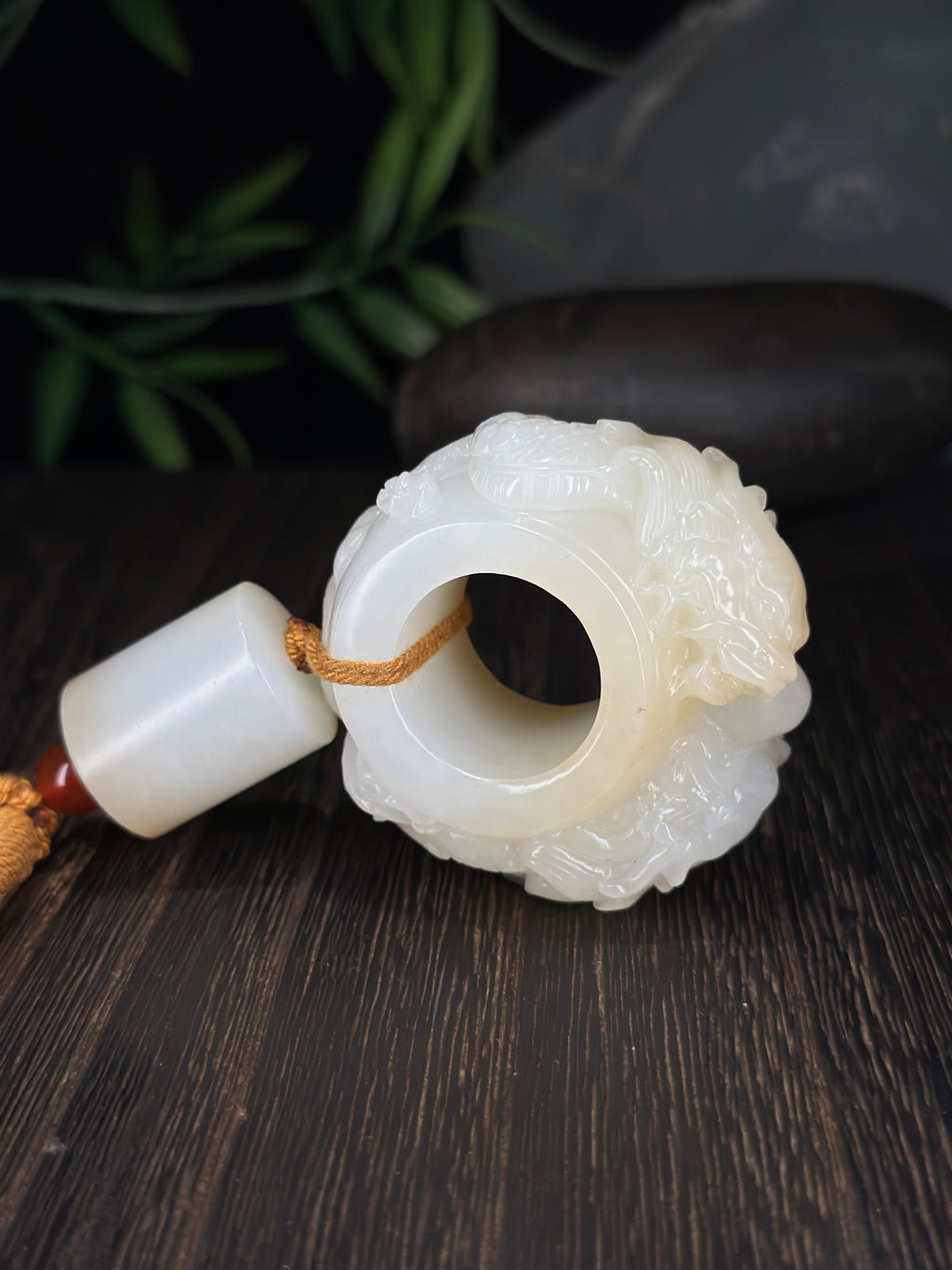 和田玉糖白双龙戏珠扳指（yc703090）