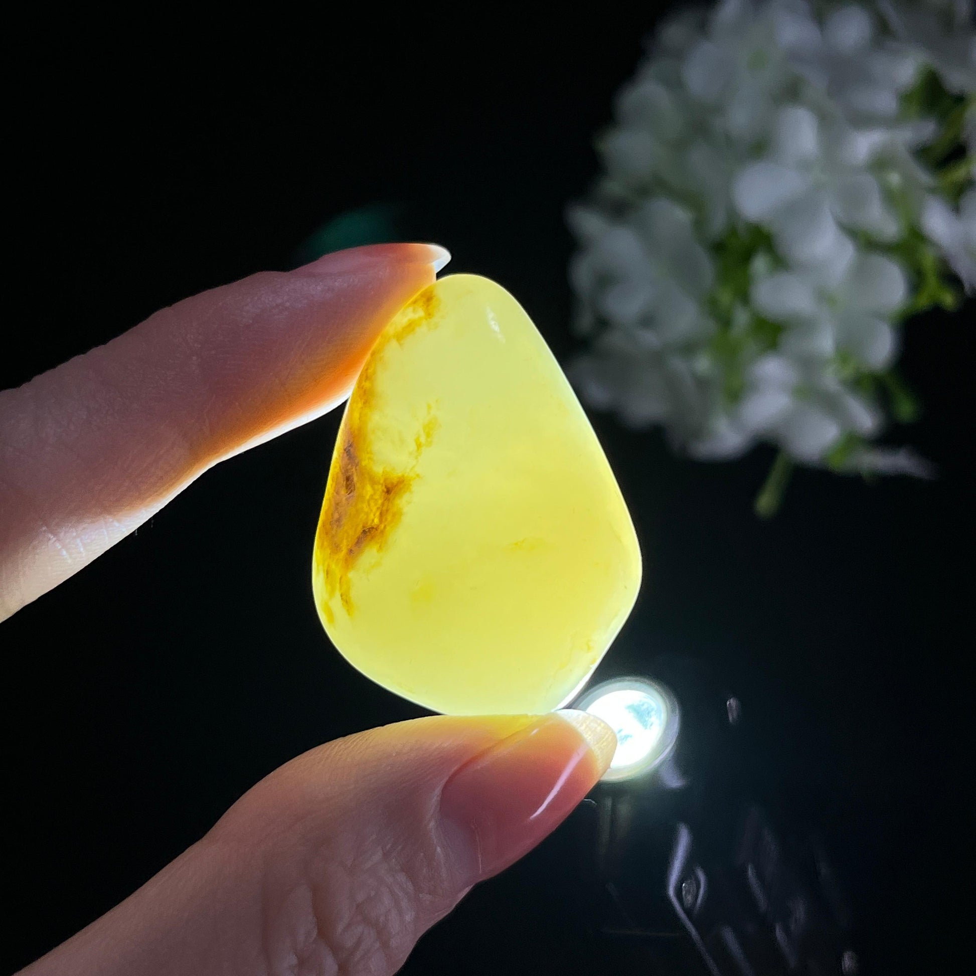 和田玉白玉“烟岚山光”红皮秋梨皮籽料（yc351165）