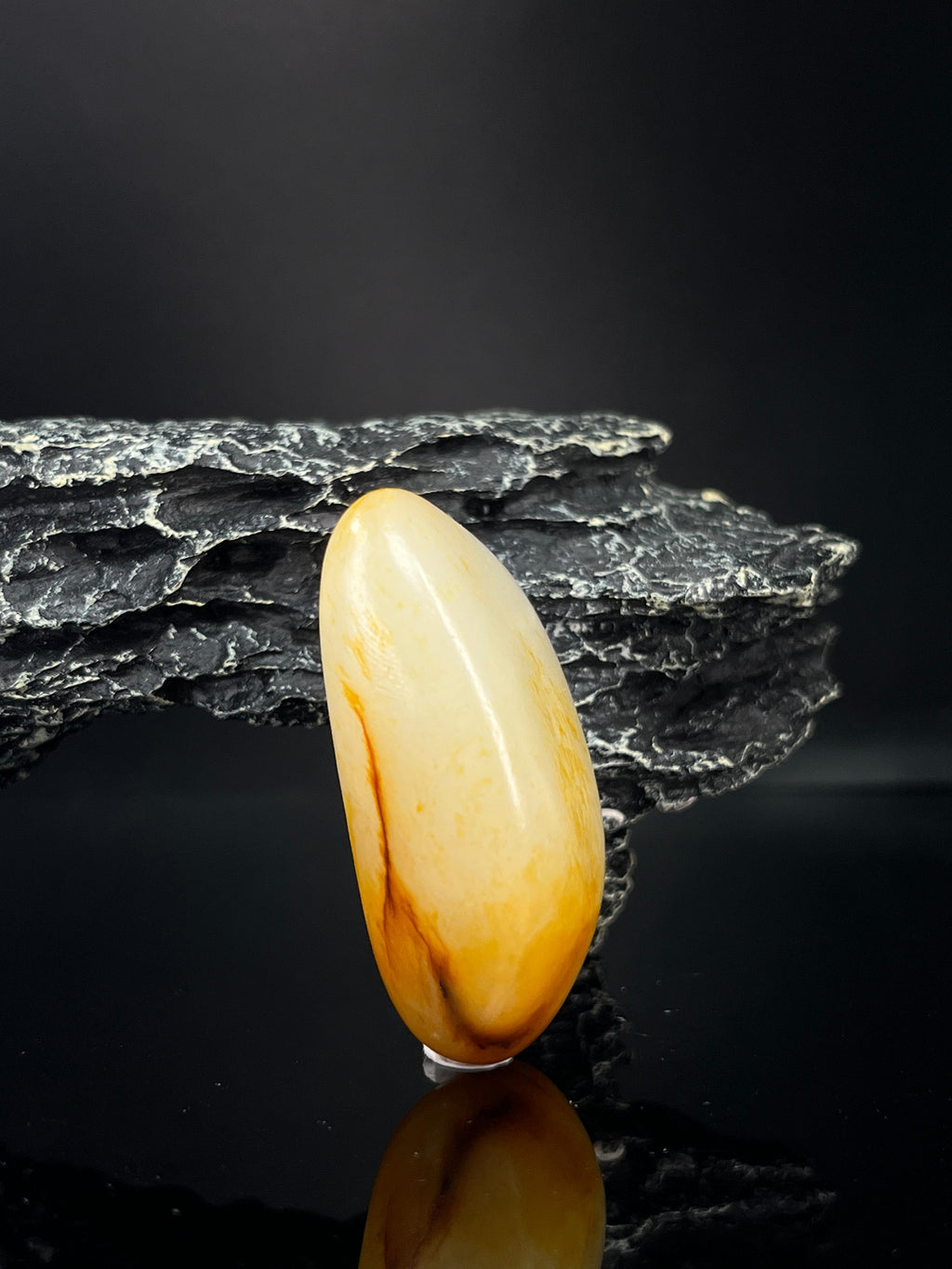 新疆和田玉黄沁洒金皮籽料原石随形挂件（yc240463）