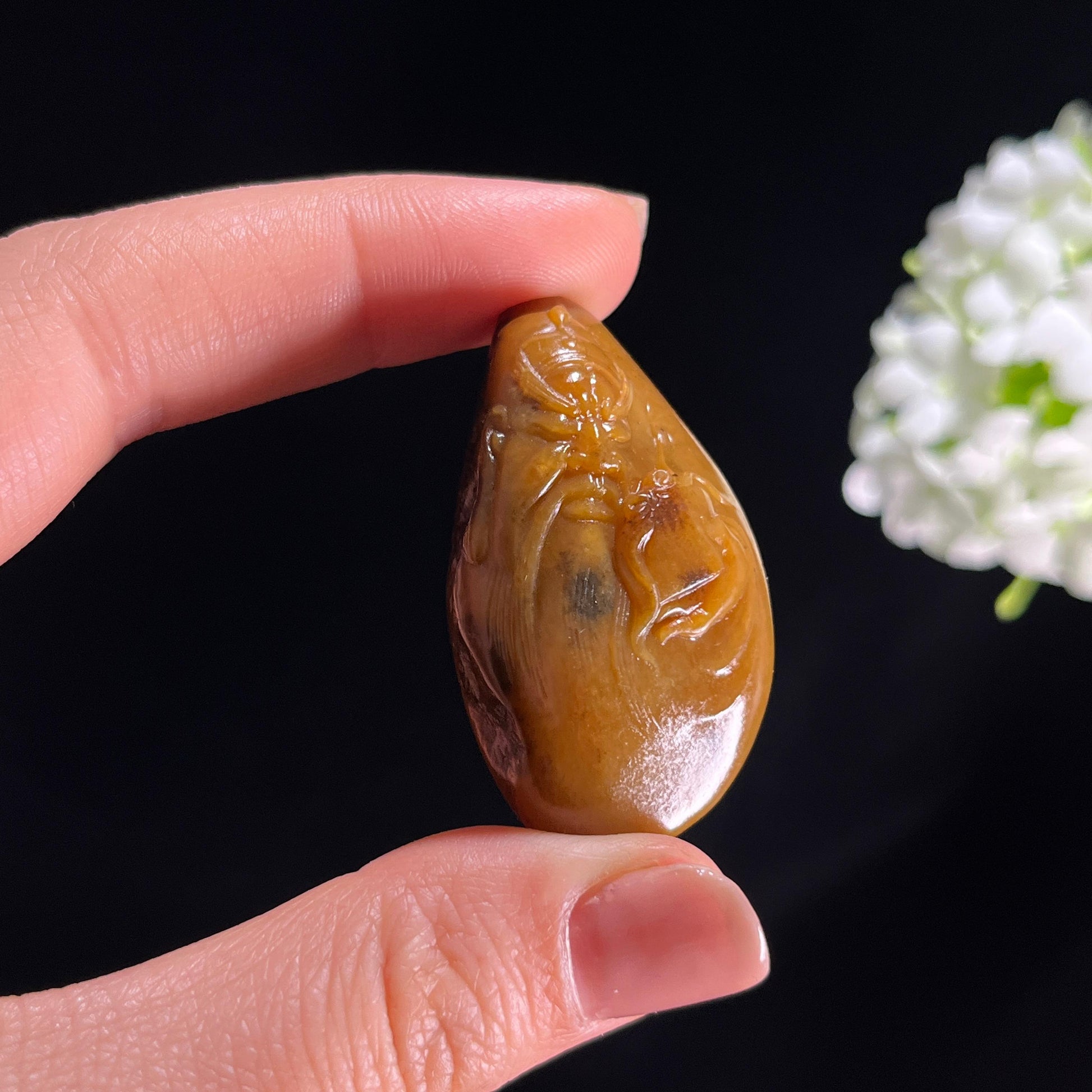 新疆天然和田玉“金糖武圣”籽料黄沁关公挂件（yc283931）