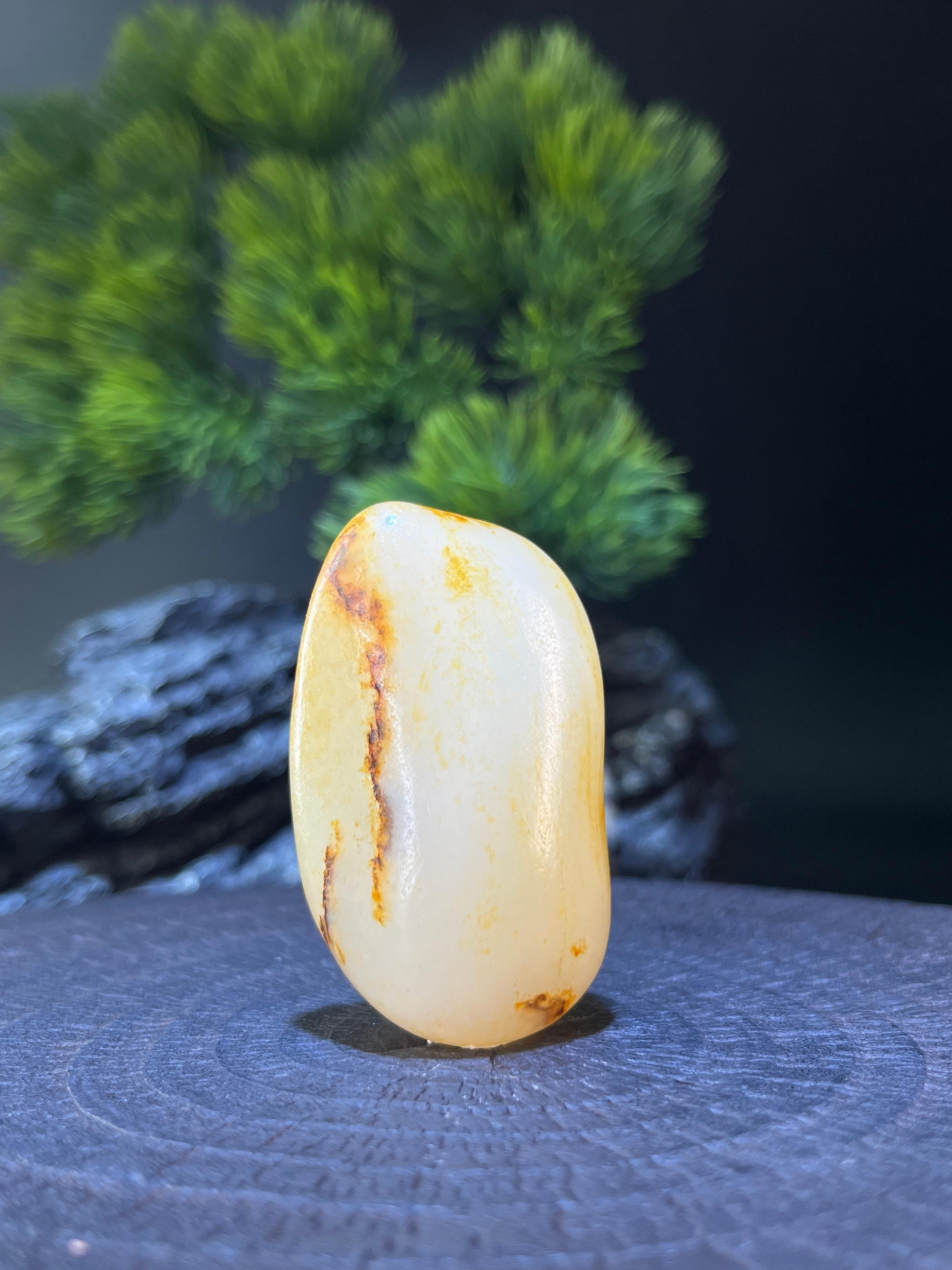 和田玉洒金皮籽料原石挂件（yc228100）