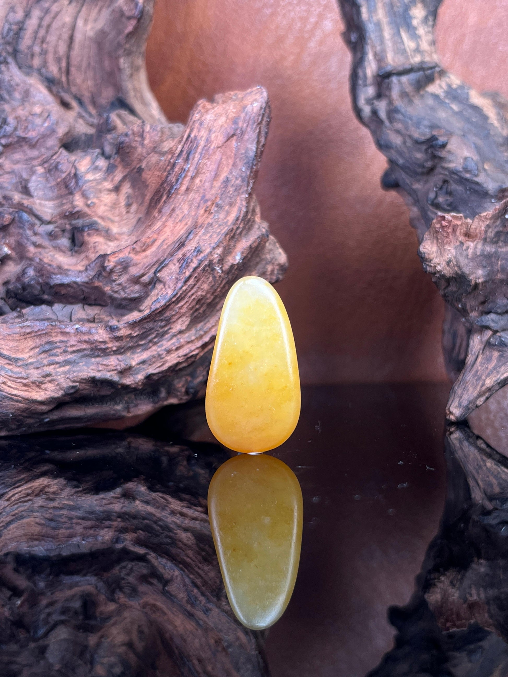 天然和田玉黄沁皮籽料原石挂件（yc227899）