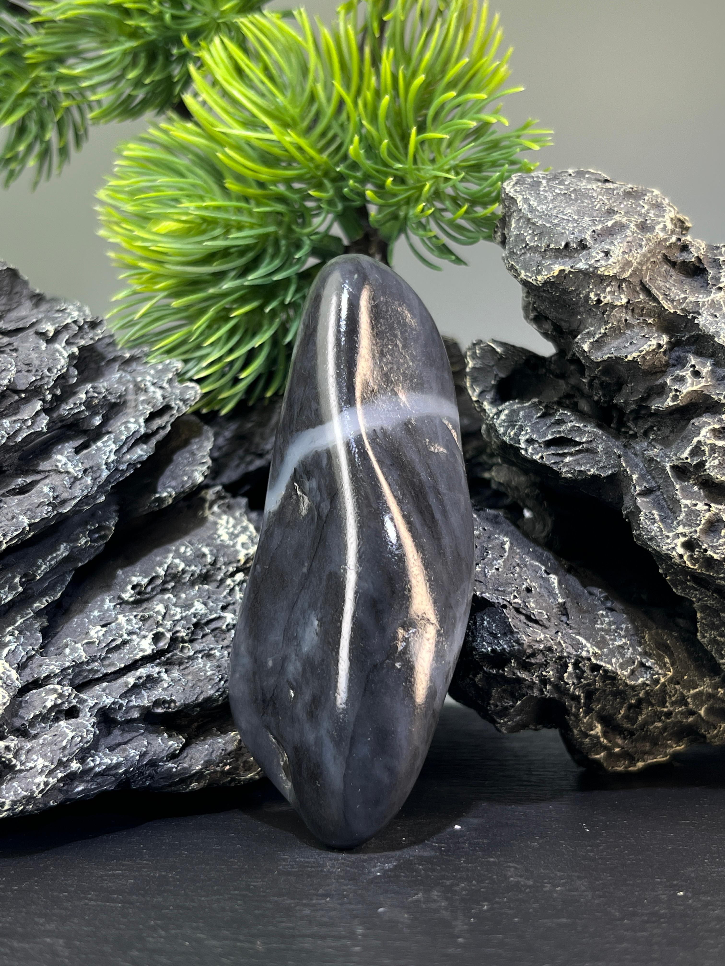 新疆和田玉水滴型青花籽料原石手把件（yc226850） – 添福玉器