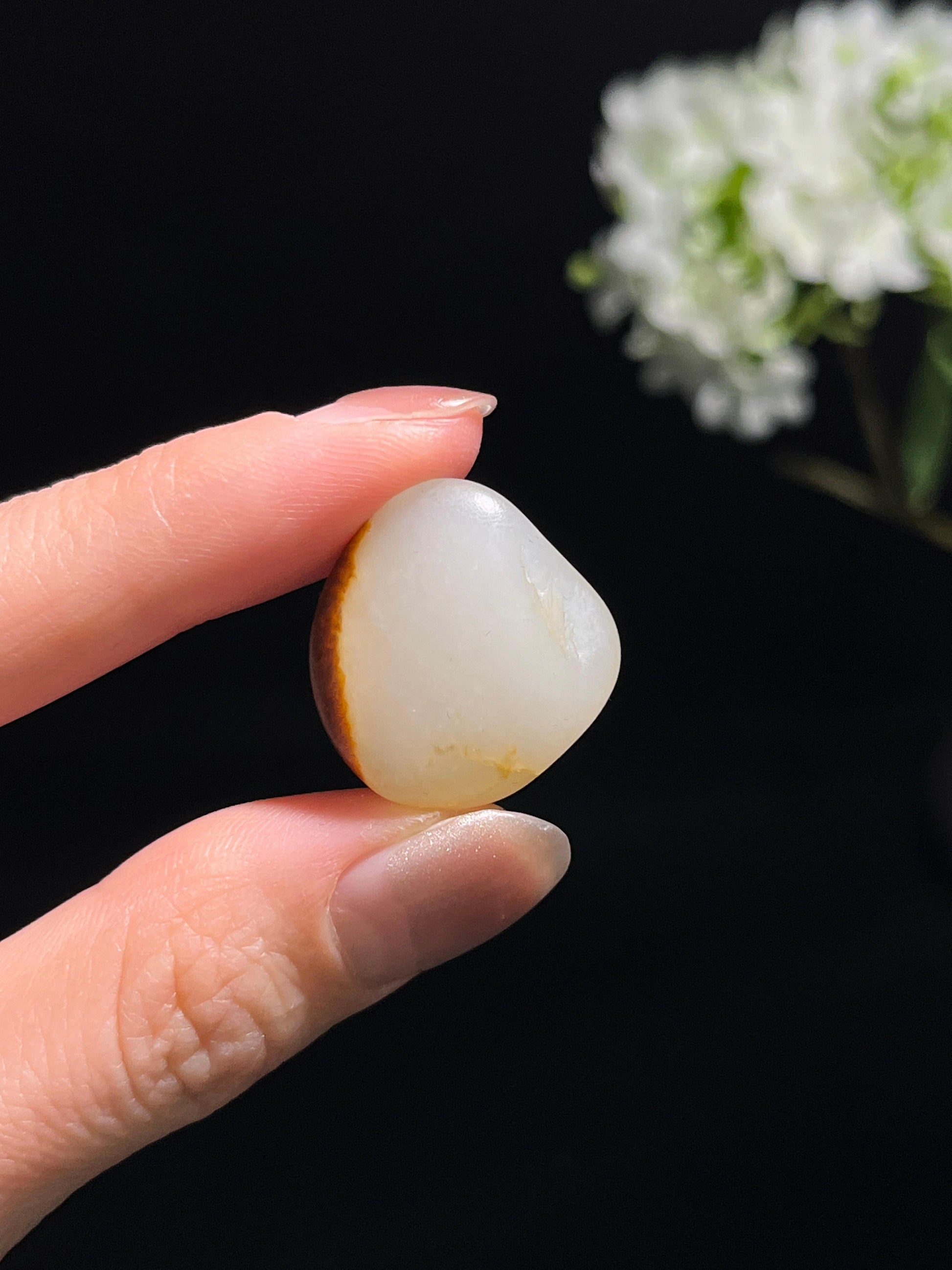 新疆和田玉红皮白肉“鸿运聚边”籽料原石（yc250746）