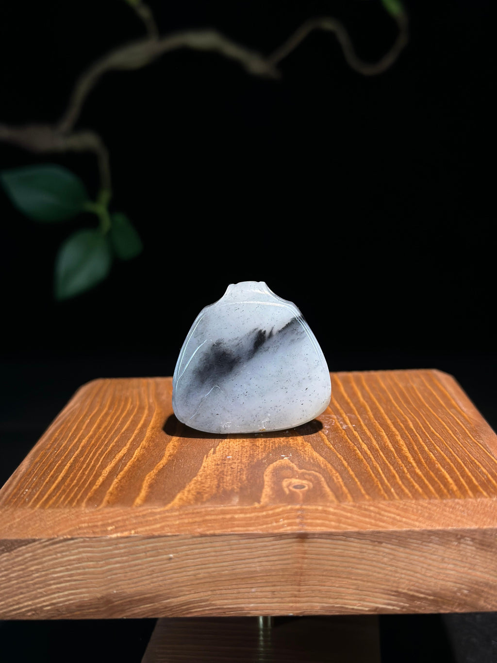 和田玉.远山含黛 —— 天然水墨意境随形坠（yc774762）