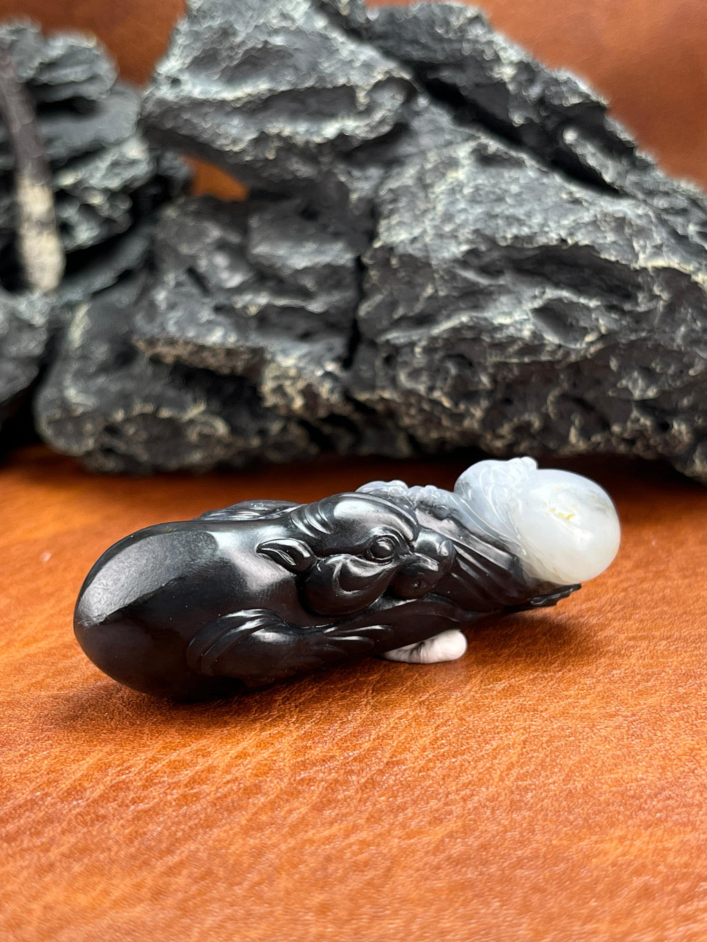 和田玉青花籽料貔貅雕刻挂件（yc222766）