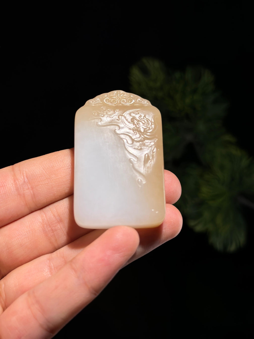 和田玉糖白玉龙俏色雕挂件（yc485951）