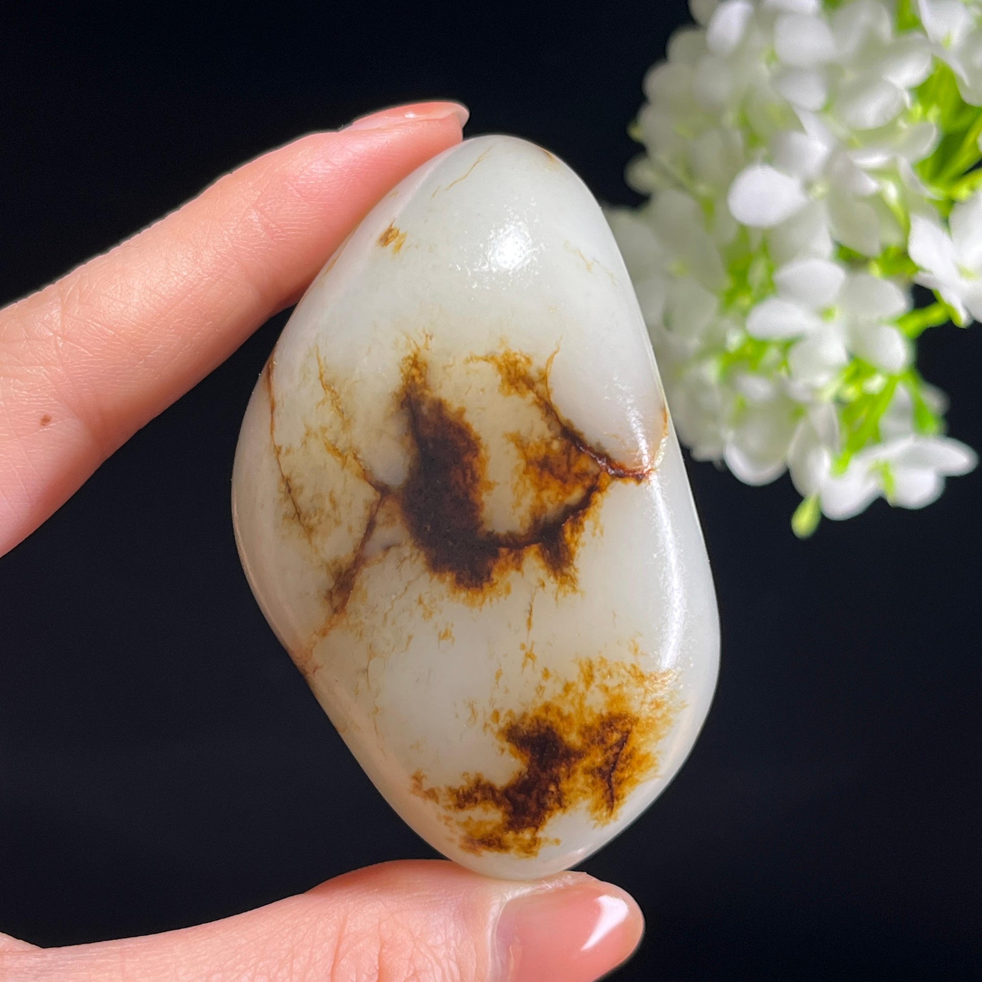 和田玉白玉“玉上寒烟”秋梨皮黑油皮籽料（yc345785）