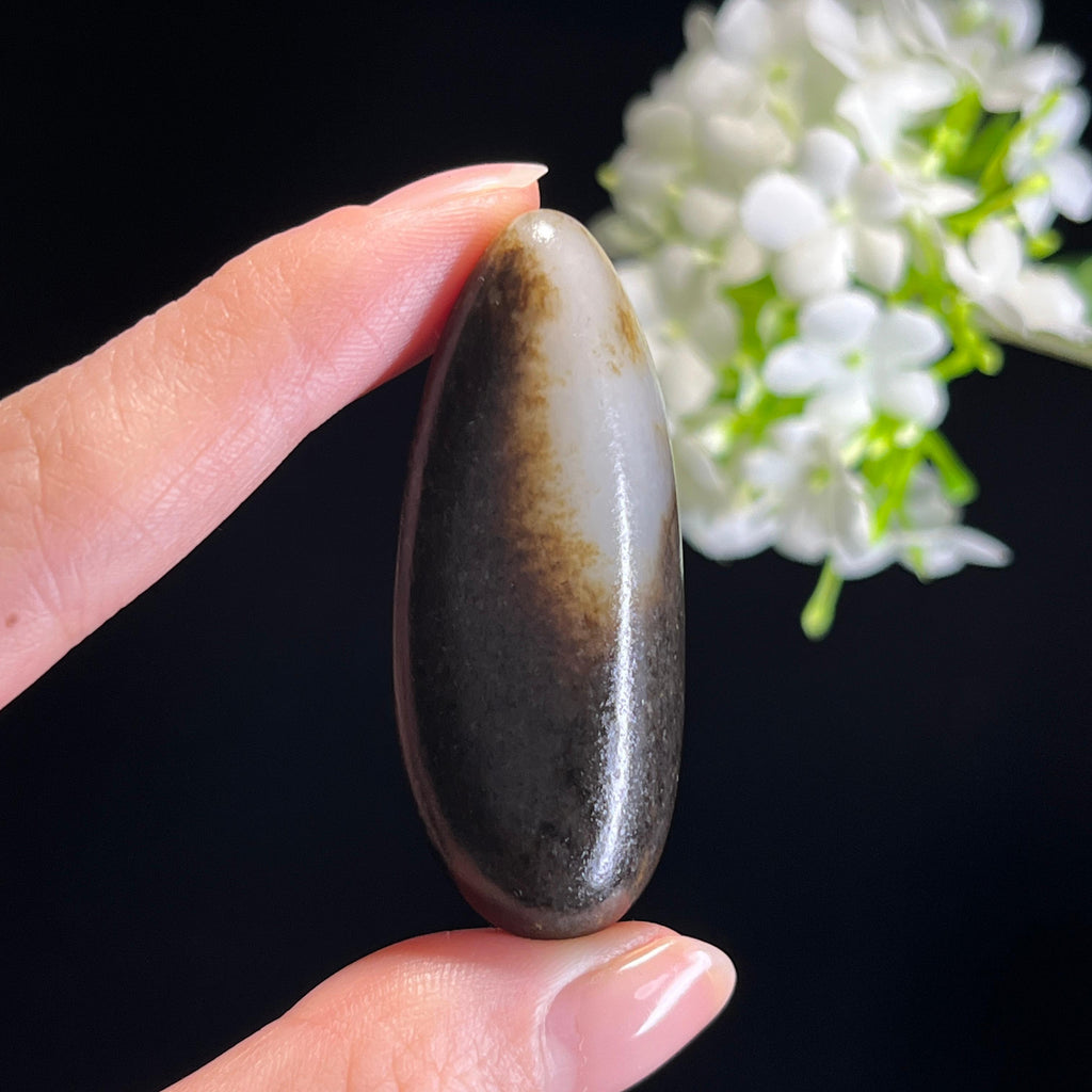 新疆天然和田玉“墨雪凝瑞”聚黑皮籽料（yc339034）