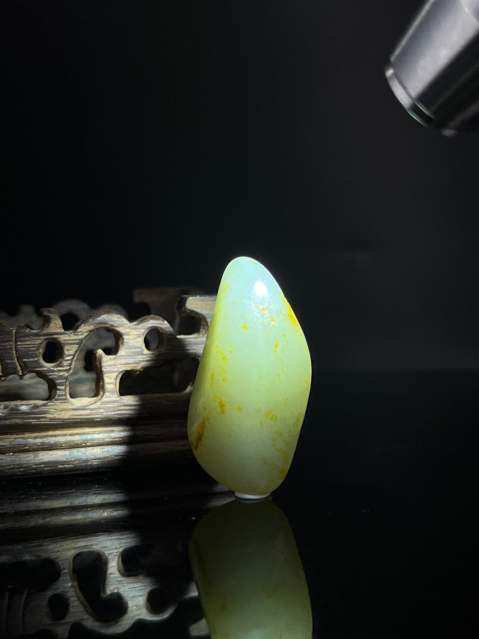 新疆和田玉白玉带洒金随形挂件（yc240474）