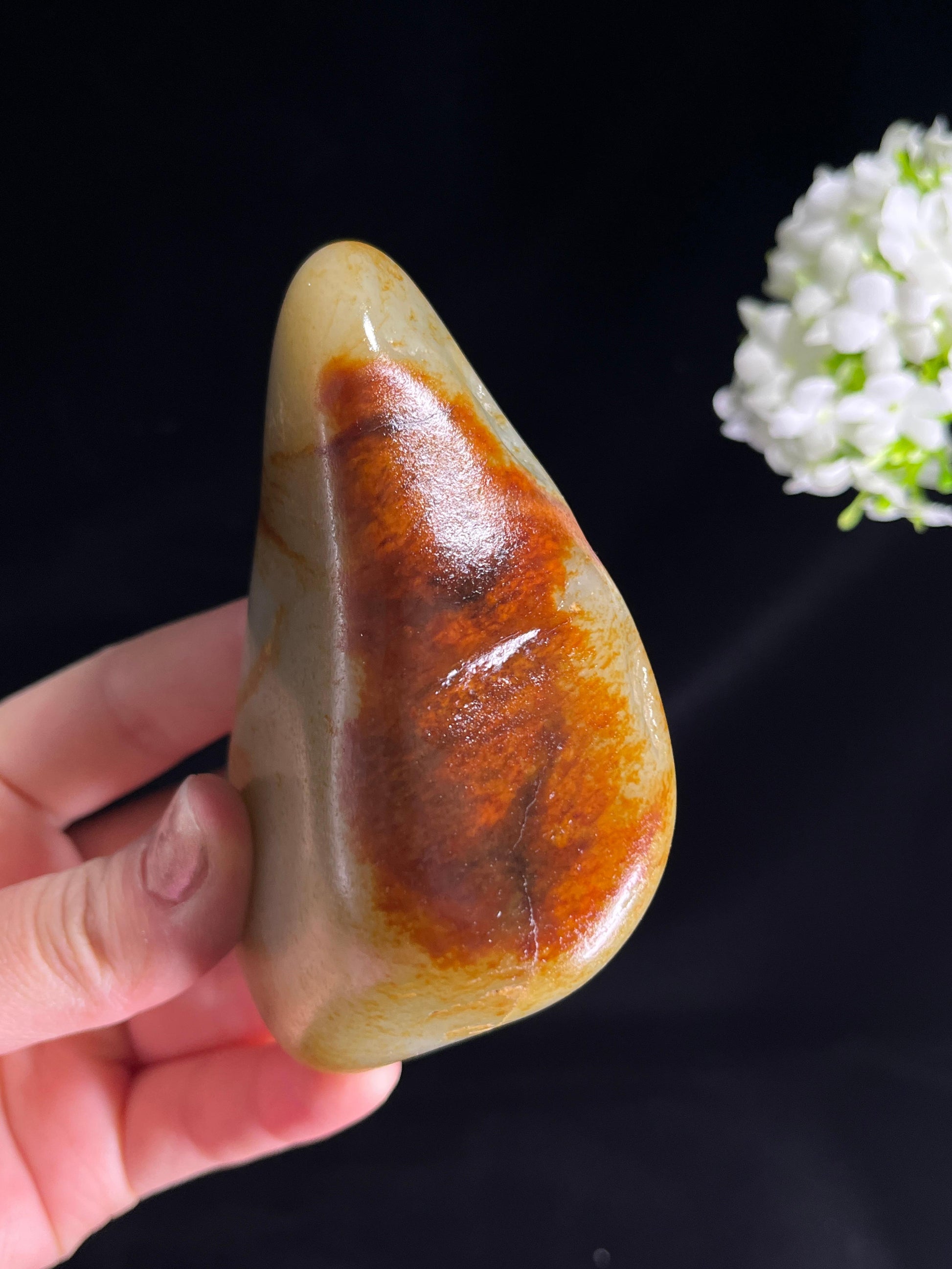和田玉高青白洒金皮聚红皮籽料原石摆件（yc265597）