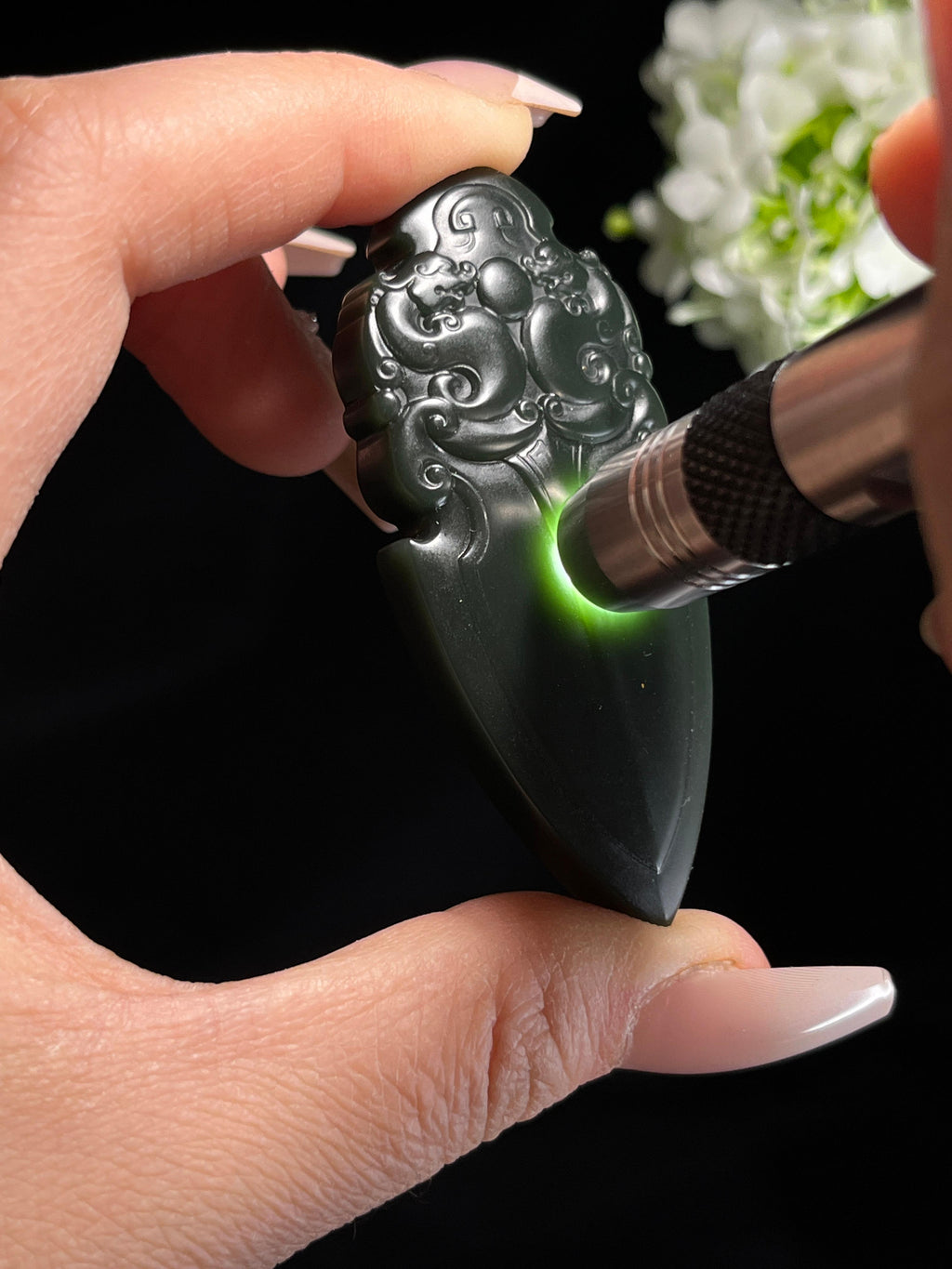 新疆天然和田玉塔青料“双龙戏珠”纹仿古玉牌挂件1（yc260259）