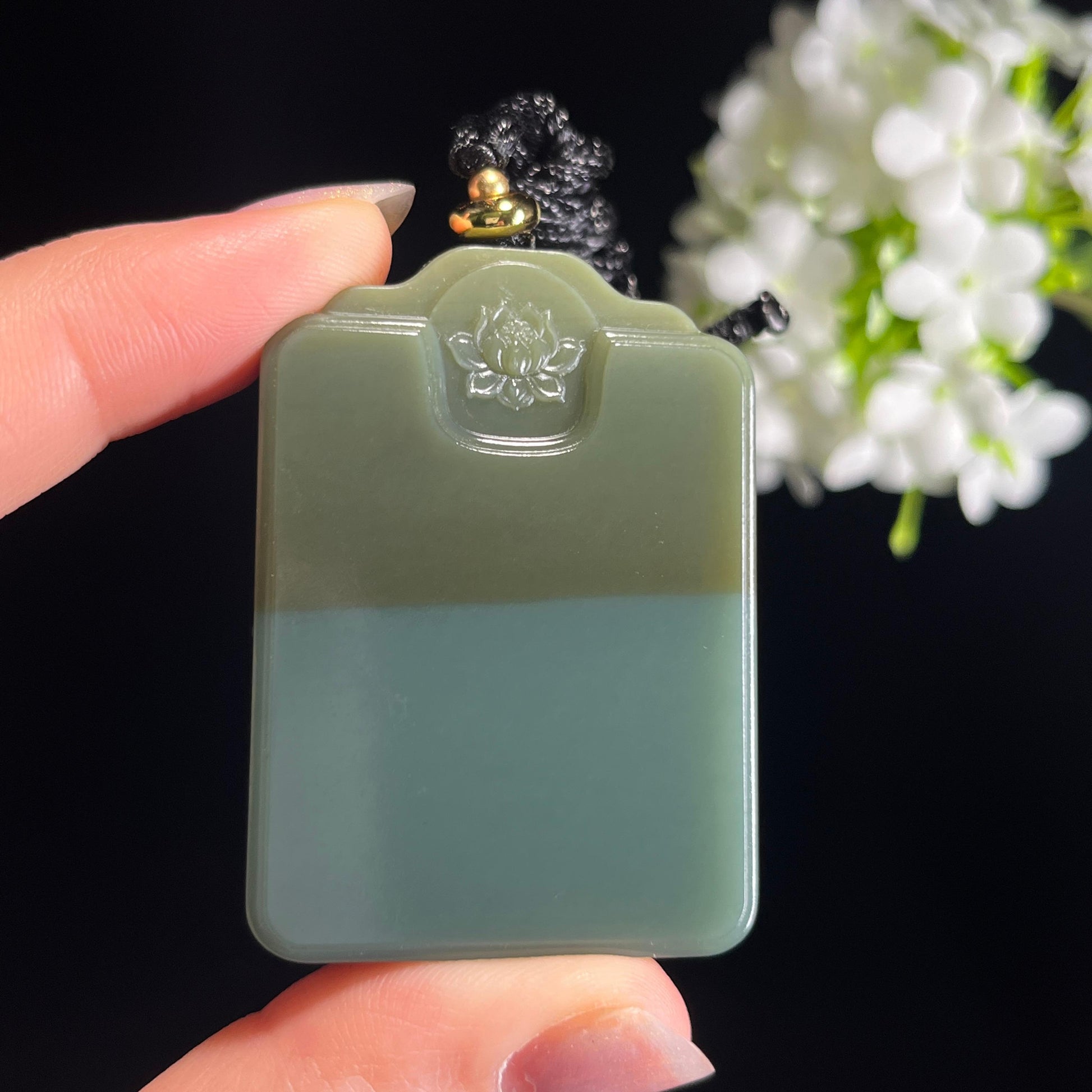 新疆天然和田玉“静水莲生”青玉平安无事牌（yc330283）