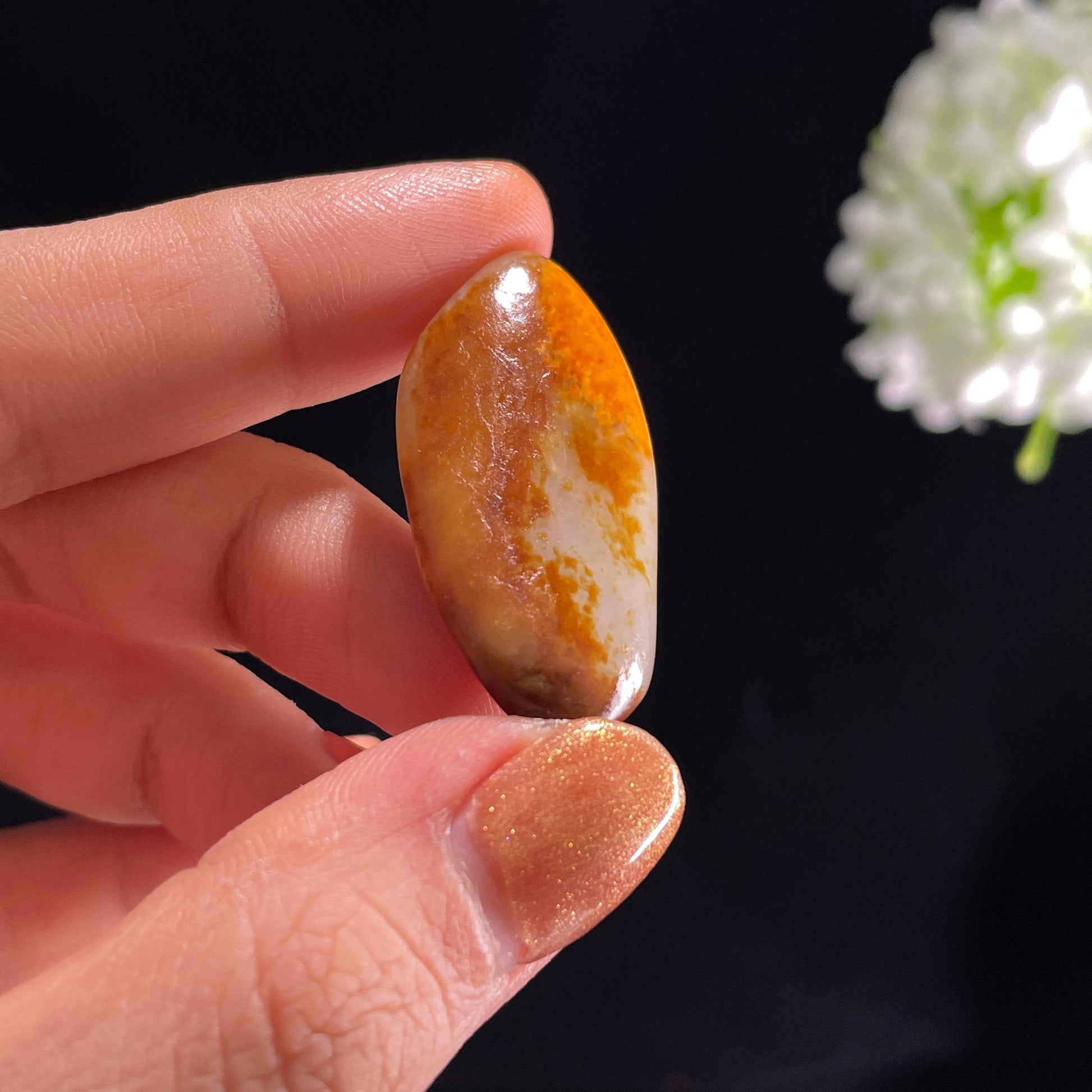 新疆天然和田玉“红炉点雪”红皮白肉籽料（yc387327）