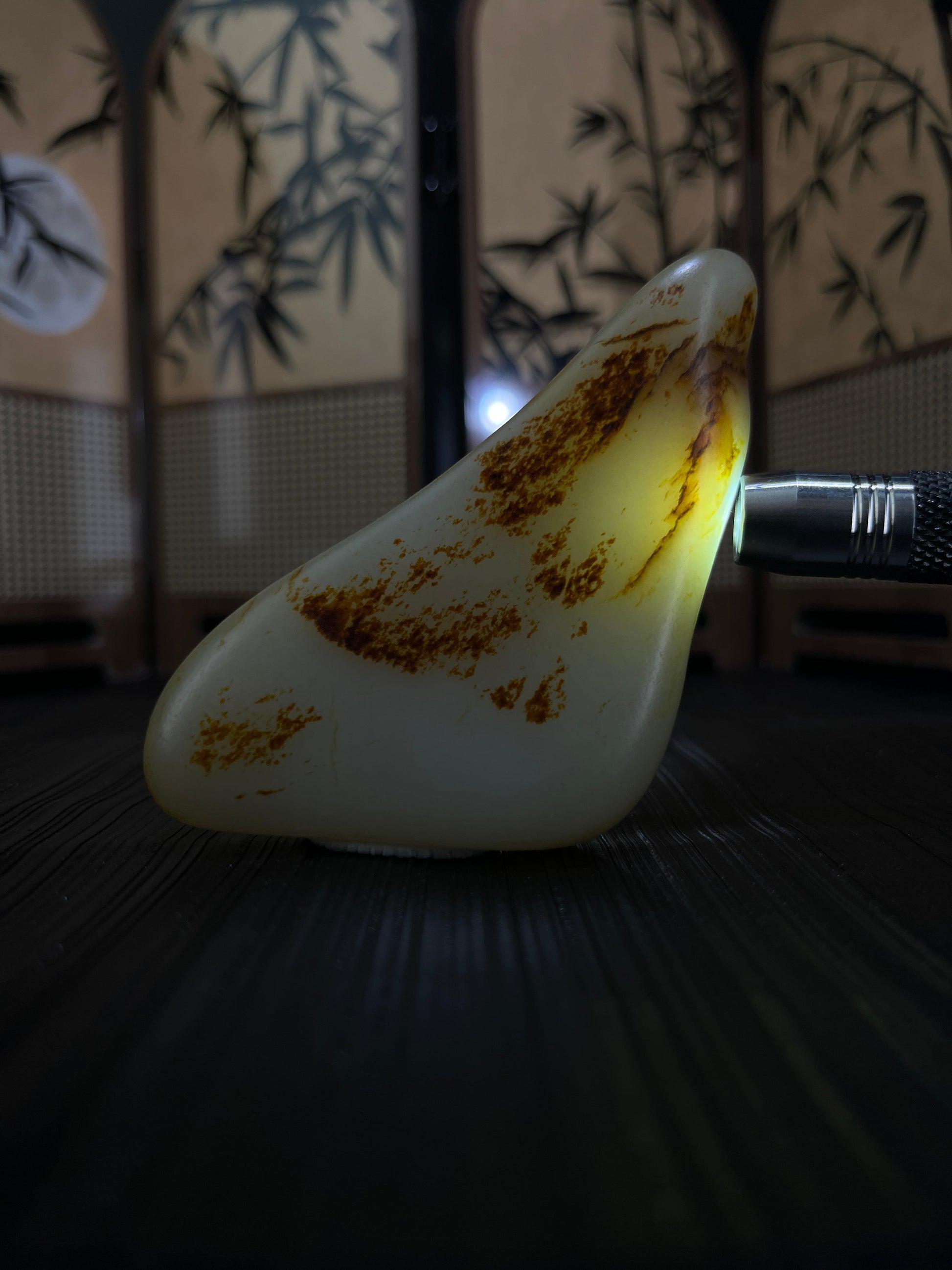 和田玉意境秋梨皮籽料原石（yc211841）